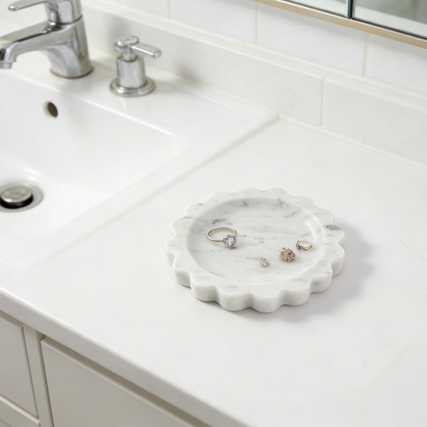 Koville 5.51" Scalloped Marble Tray, Round Stone Jewelry Trinket Dish for Ring, Natural Small Marble Tray for Bathroom Kitchen Dresser Countertop, Decorative Candle Tray(Bianco Carrara)