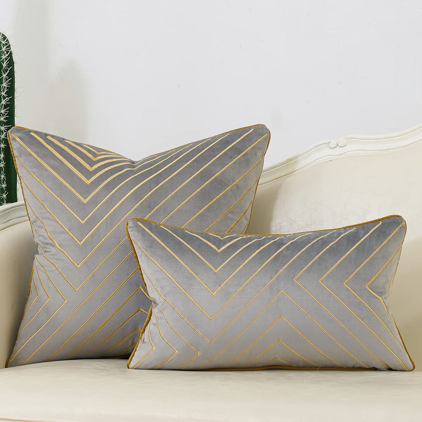 Avigers 18 x 18 Inch Grey Gold Striped Geometric Lines Embroidery Velvet Cushion Case Luxury Modern Throw Pillow Cover Decorative Pillow for Couch Living Room Bedroom Car 45 x 45cm