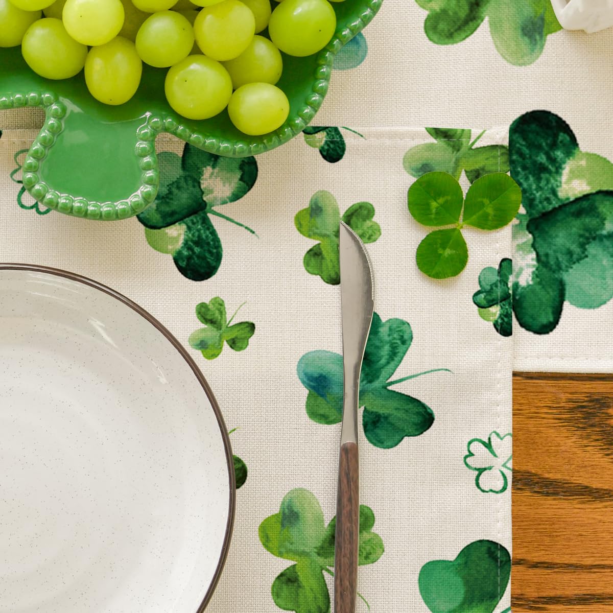 Artoid Mode Lucky Shamrock St. Patrick's Day Placemats for Dining Table, 12 x 18 Inch Seasonal Holiday Rustic Vintage Washable Table Mats Set of 4