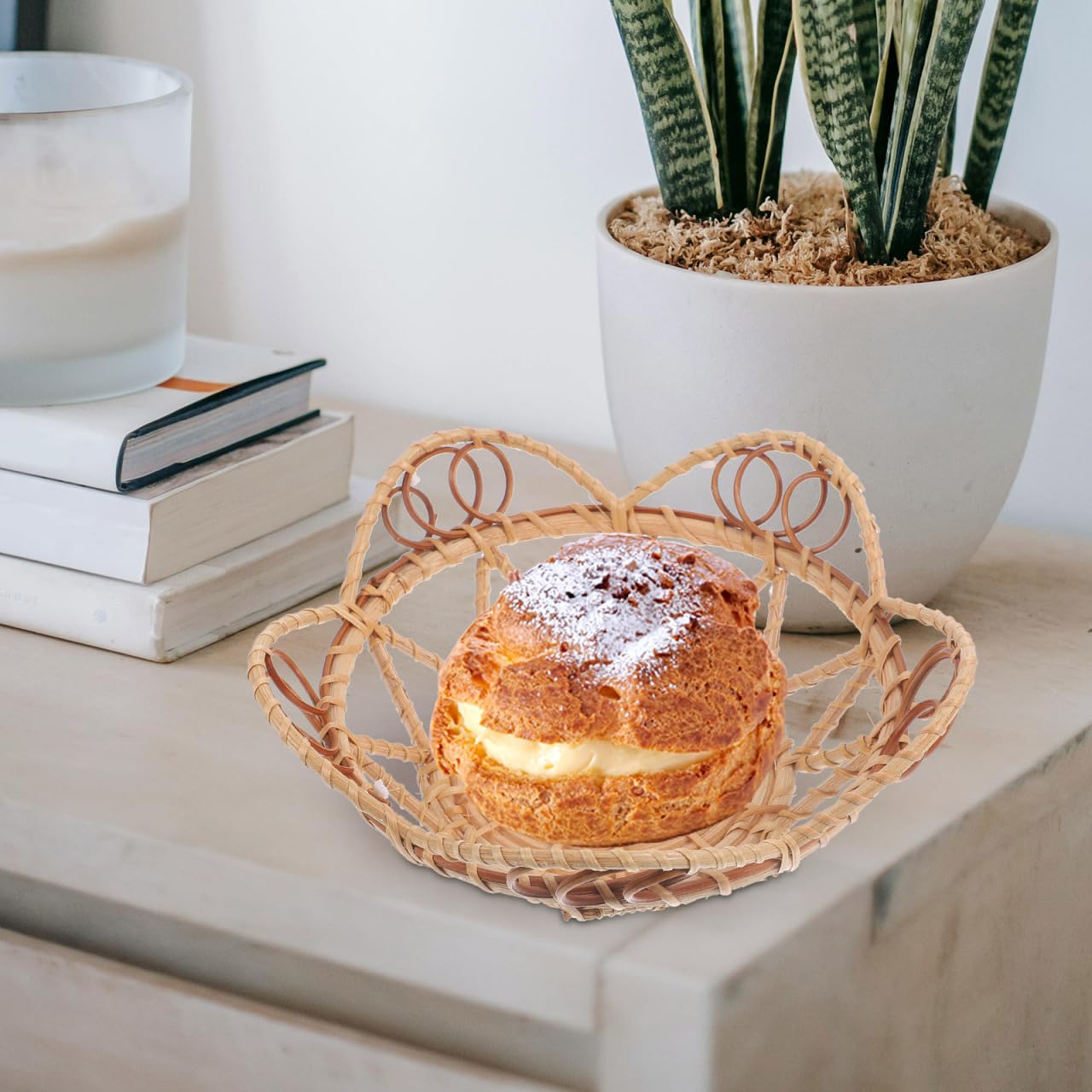 Amosfun Rattan Woven Snack Serving Bowl 6.10X6.10X2.16In Handwoven Decorative Fruit Bread Basket Multi-Purpose Storage Tray for Home Hotel Shop