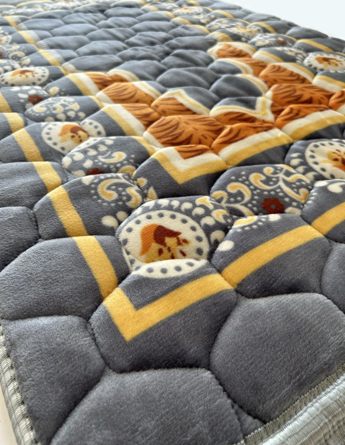 Prayer Rug Muslim Mat Islamic - Padded Very Thick Prayer Rug Sajadah for Men Women with Islam Prayer Beads for Eid Travel Ramadan, Soft and Luxury (Grey)
