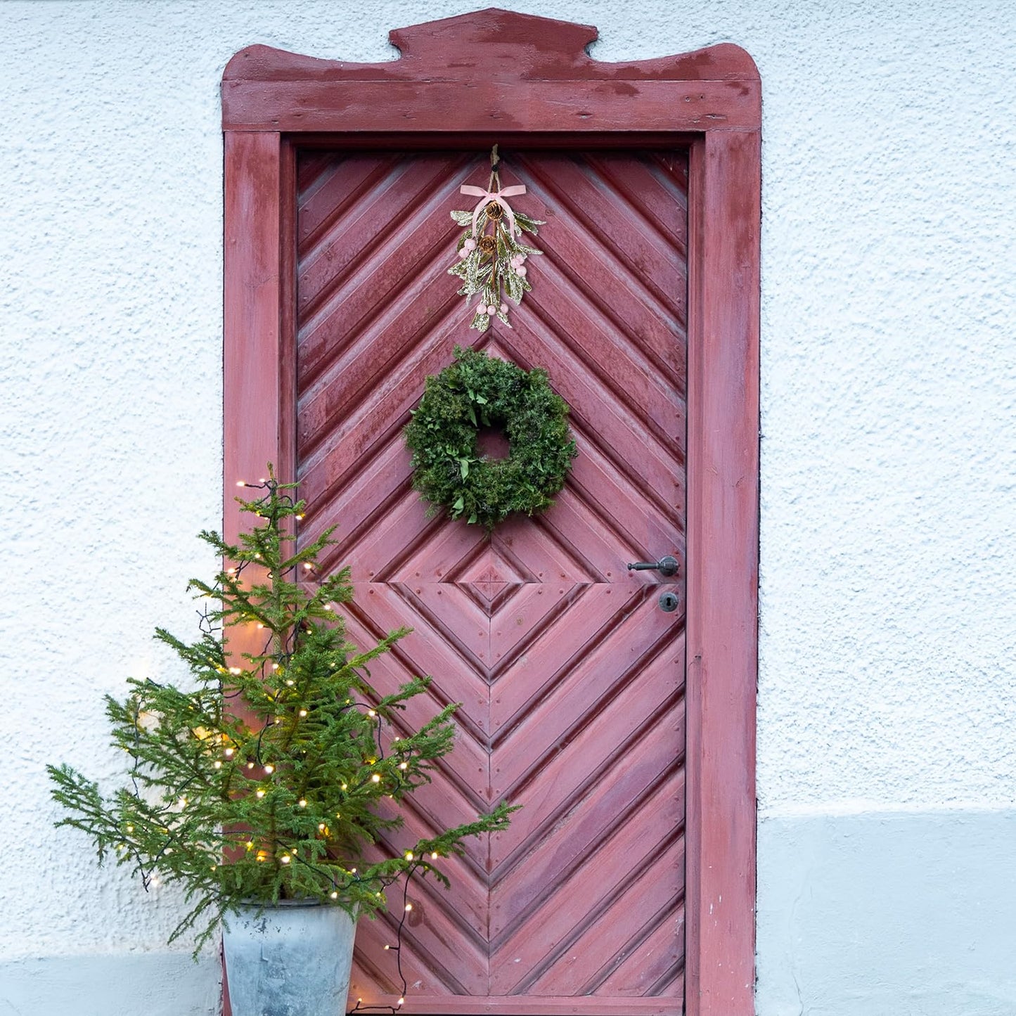Giegxin 1 Piece Christmas Artificial Mistletoe Ornament with Red Bow Christmas Hanging Mistletoe Decoration Bouquet Floral Natural Pine Cones Holiday Decoration Ornament Bouquet (Pink Style)