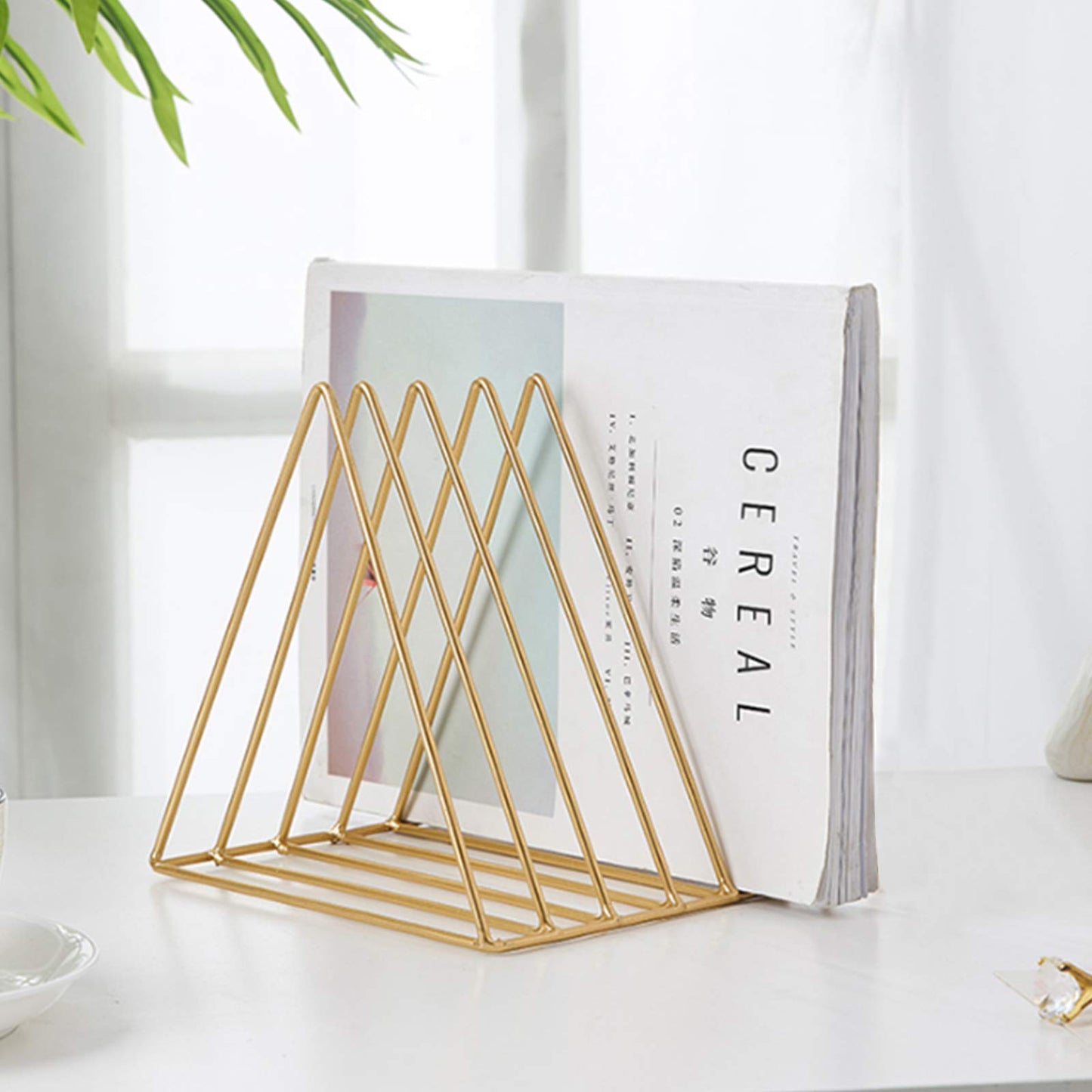 QPEY Triangle File Holder,5 Slot Metal Vinyl Record Stand Holder Magazine Newspaper Holder Photography Props for Office Home 1 Pc (Gold)