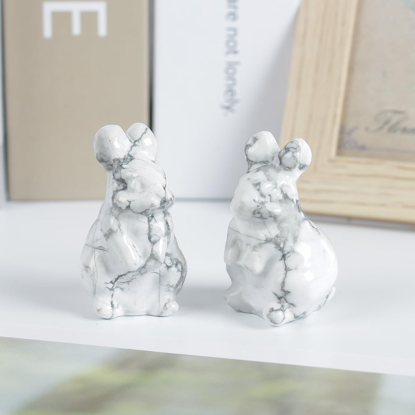 Loveliome Crystal Mini Rabbit Figurine, 1.5 Inch Bunny Sculpture Statue Gemstone Animal for Home Décor or Collectibles, White Howlite Turquoise