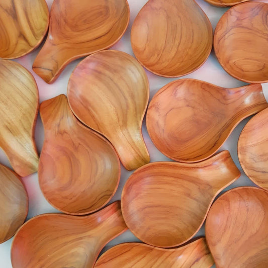 Cozinest Spoon Rest for Stove Top, Teak Wood Spoon Holder for Countertop, Ceramic Spoon Rest for Kitchen Counter, Serving Platter Décor Display Fruit Snacks Appetizer Wood Green Leaf (Wood)