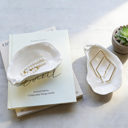 Cynkeyee Decorative Bowl Coastal Decor - Set of 2 Ceramic Ceramic Shell Small Key Bowl Candy Bowls for Entryway Table, Kitchen Counter Bookshelf Coffee Table Decor 6.5x5x3 Inch