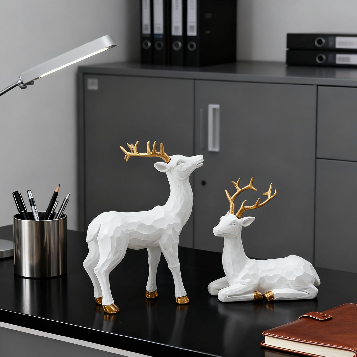 Simulated Deer Ornaments for Christmas Decoration, 2Pcs of Faceted Geometric Resin Deer Ornaments, Home Decoration, Christmas Ornaments (White)