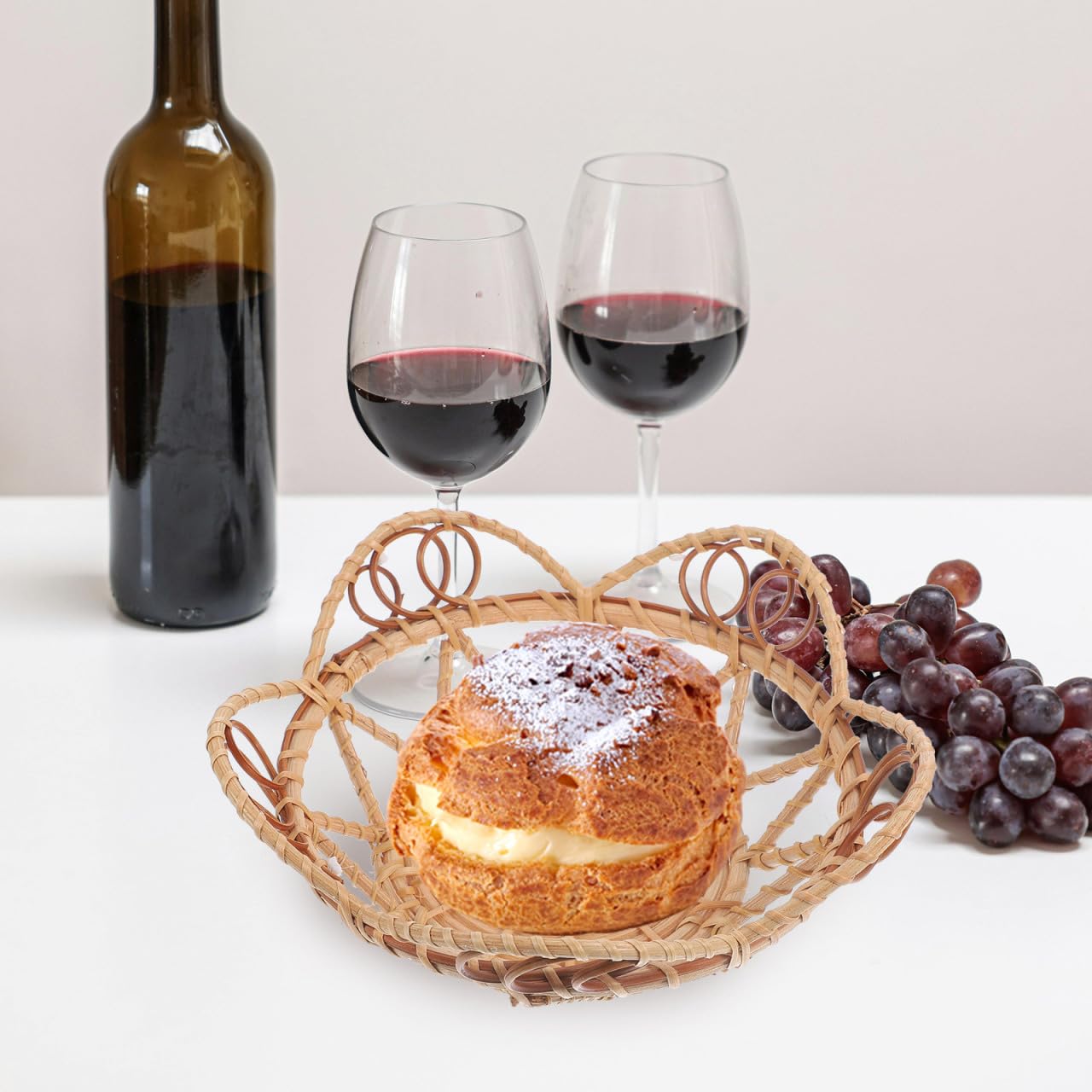 Amosfun Rattan Woven Snack Serving Bowl 6.10X6.10X2.16In Handwoven Decorative Fruit Bread Basket Multi-Purpose Storage Tray for Home Hotel Shop