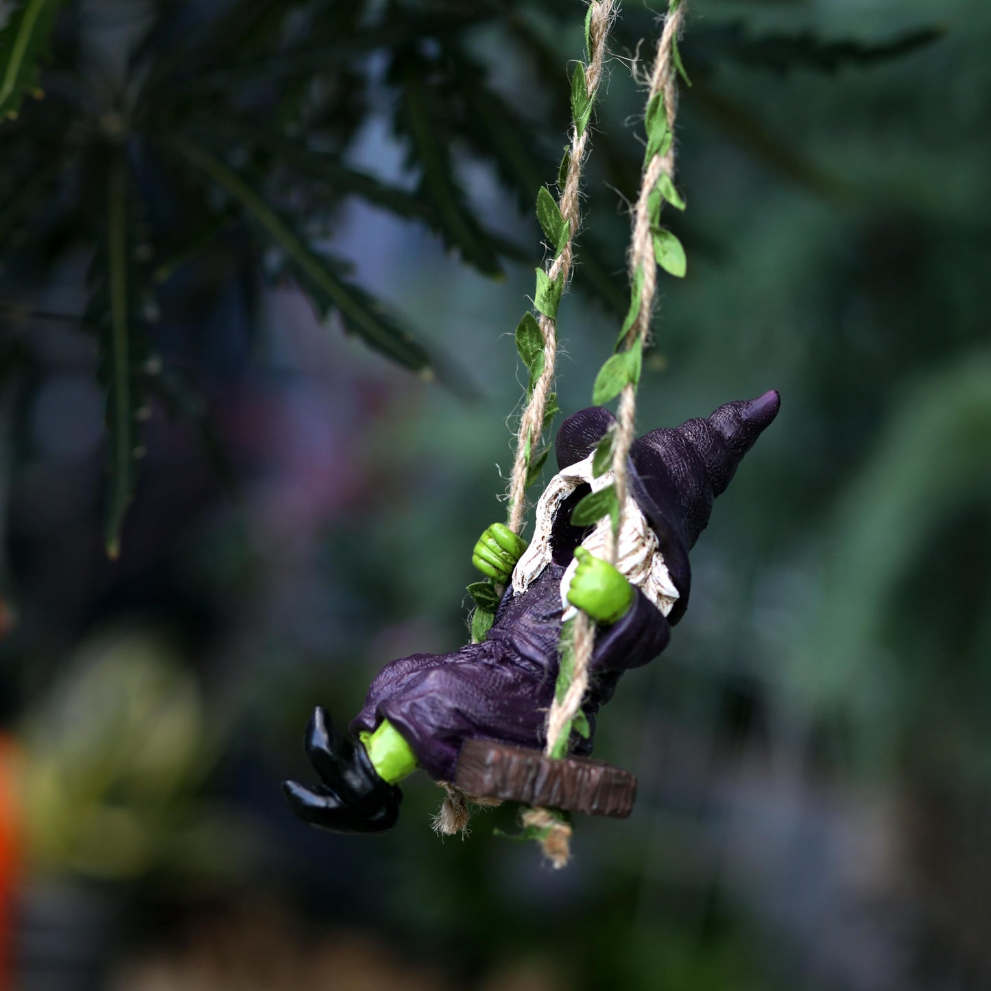 Garden Gnome on Swing Statue Decoration Figurine Ornament for Indoor Outdoor Home Patio Yard Lawn,Gift for Mom