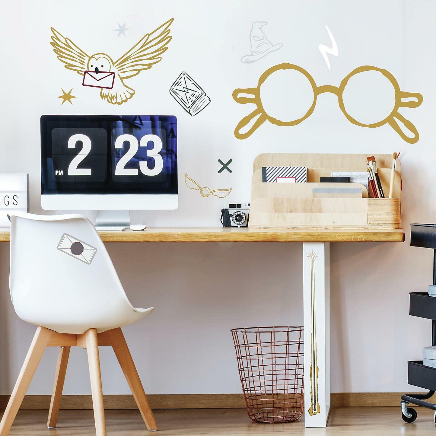 RoomMates RMK4955GM Harry Potter Glasses Giant Peel and Stick Wall Decal
