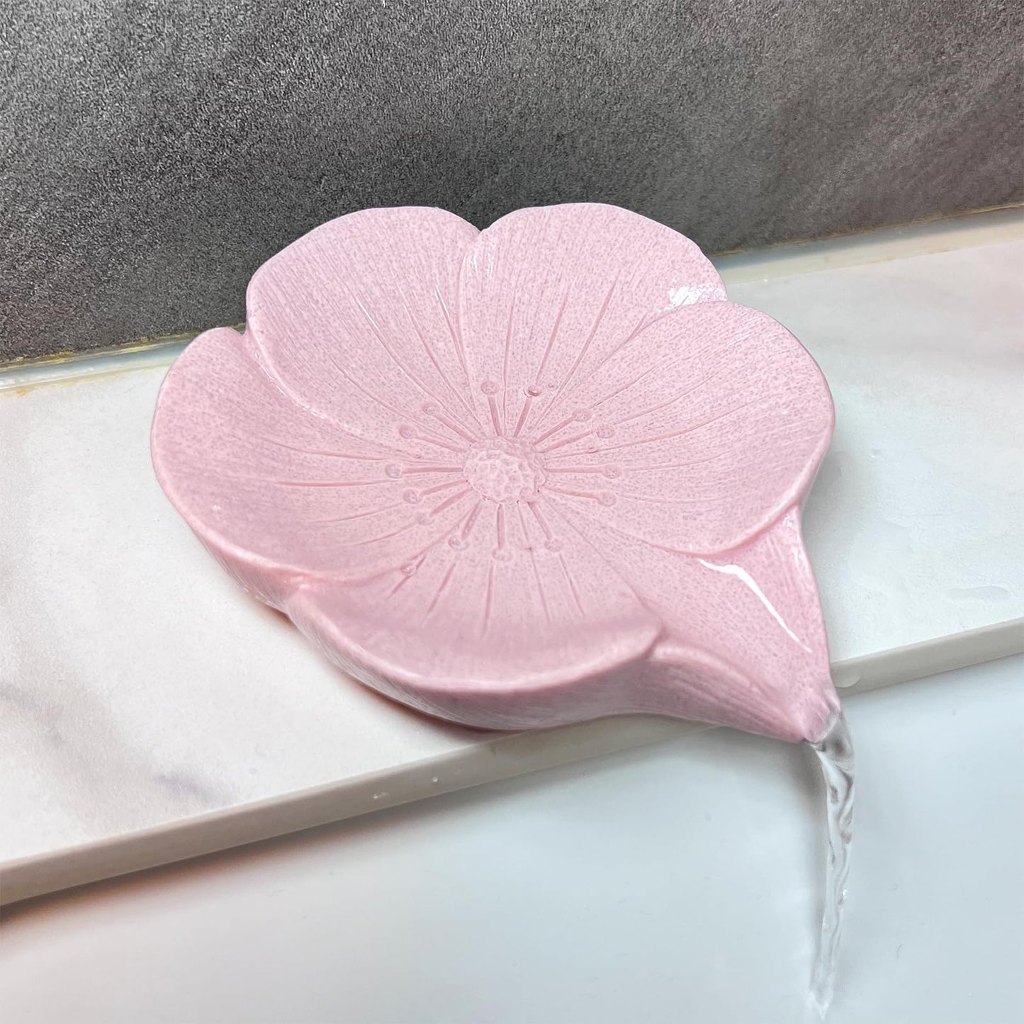 HINUGO Soap Dish Soap Holder Self-Draining Soap Dish, Resin Bar Soap Holder, Plum Blossom Shape Soap Tray Soap Saver for Bathroom,Kitchen,Sink,Bathtub,Easy Cleaning and Keep Dry