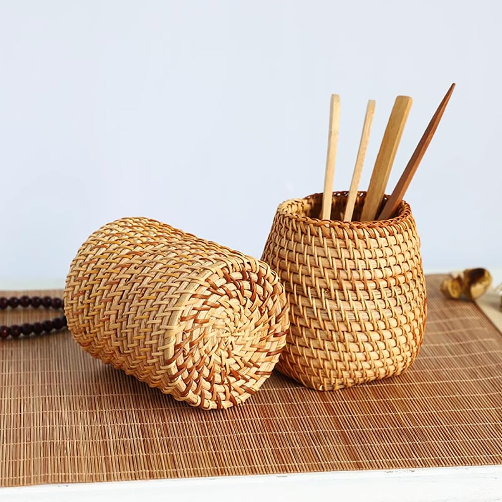 GSHLLO Round Wicker Basket Pencil Holder Boho Rattan Pen Holder Small Office Desk Organizer Cup Vanity Storage Cup Make up Brushes Storage Organizer for Home