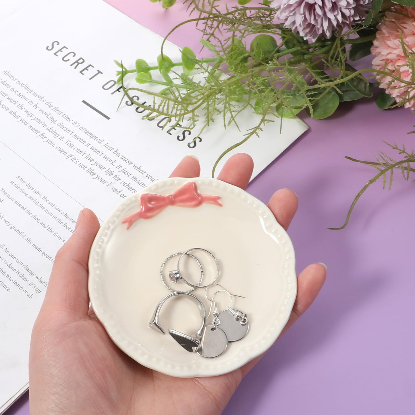 SynHHergyx Small Jewelry Dish, Ceramic Ring Holder Dish, Ceramic Jewelry Tray, White with Pink Bow Jewelrys Holder for Women, Small Jewelrys Tray for Vanity