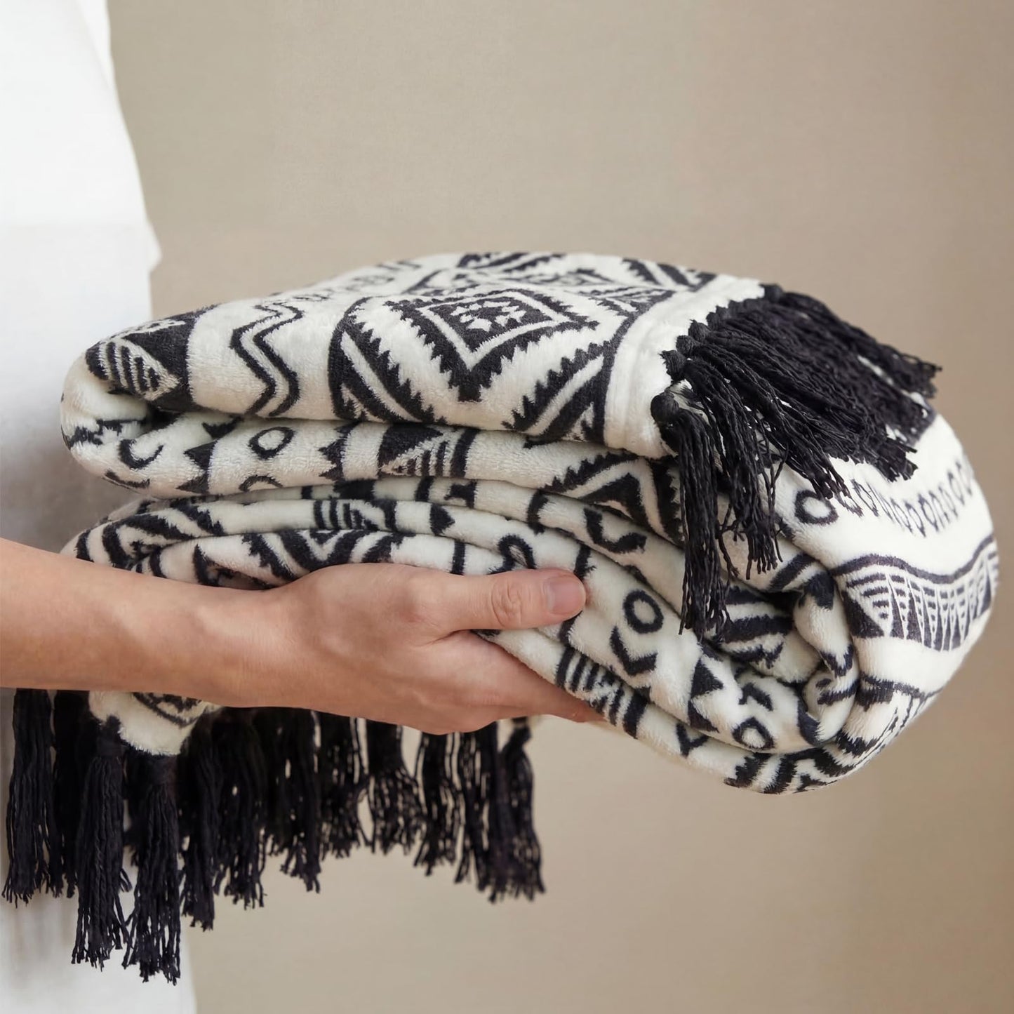 CASAAGUSTO Boho Throw Blanket for Couch - Farmhouse Throw Blanket with Tassel, Western Aztec Blanket, Printed Flannel Bohemian Blanket,Gifts for Women(50x60 Inches, Black and White)