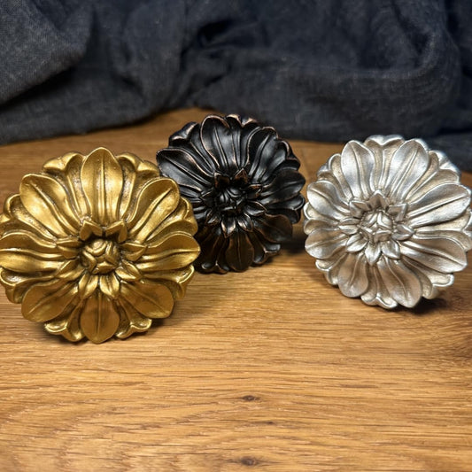 Vintage-Curtain-Holdbacks丨Set of 2 Curtain Tiebacks Wall Mounted with Screws丨Classic Decorative Curtain Holders for Drapes Window Treatment Holdbacks (Gold A-fbm, 3″ Diameter)