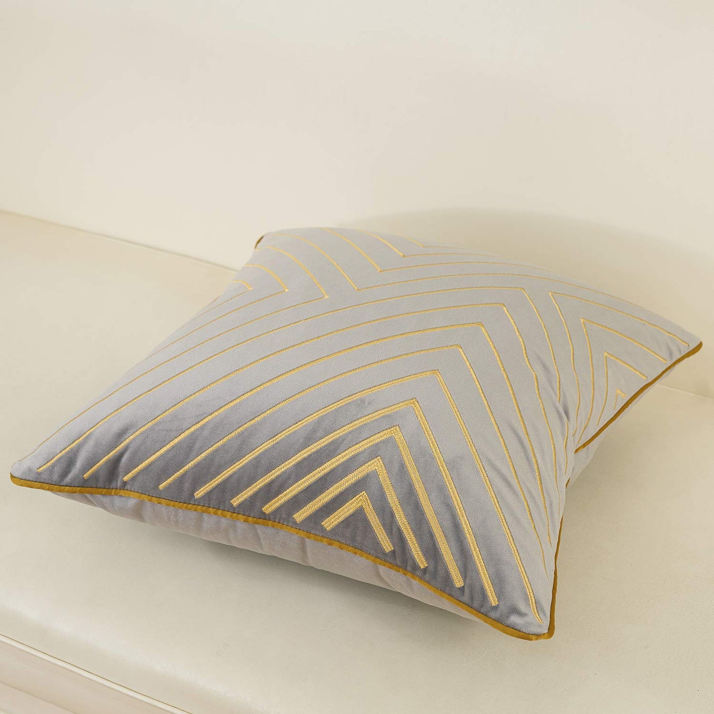 Avigers 18 x 18 Inch Grey Gold Striped Geometric Lines Embroidery Velvet Cushion Case Luxury Modern Throw Pillow Cover Decorative Pillow for Couch Living Room Bedroom Car 45 x 45cm