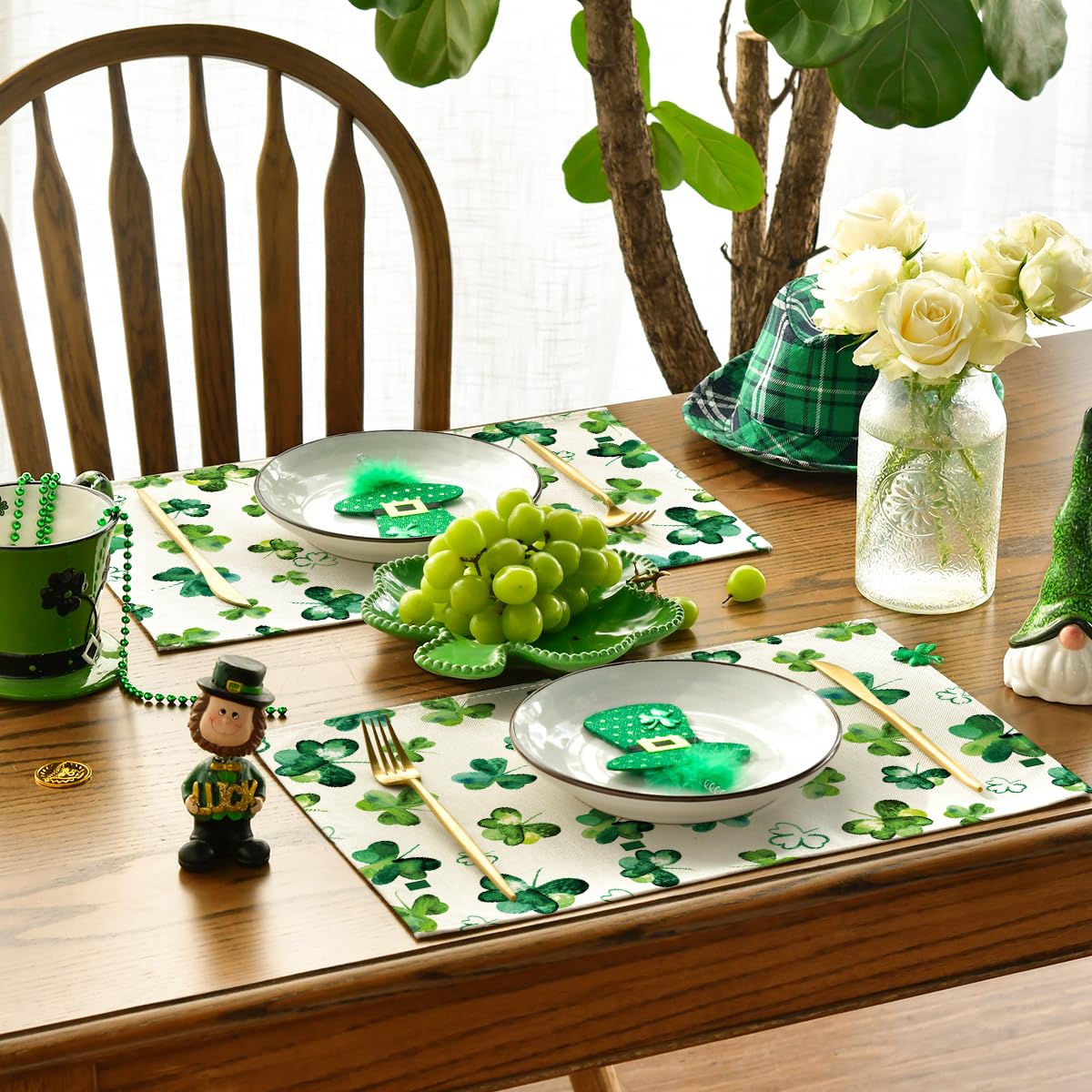 Artoid Mode Lucky Shamrock St. Patrick's Day Placemats for Dining Table, 12 x 18 Inch Seasonal Holiday Rustic Vintage Washable Table Mats Set of 4
