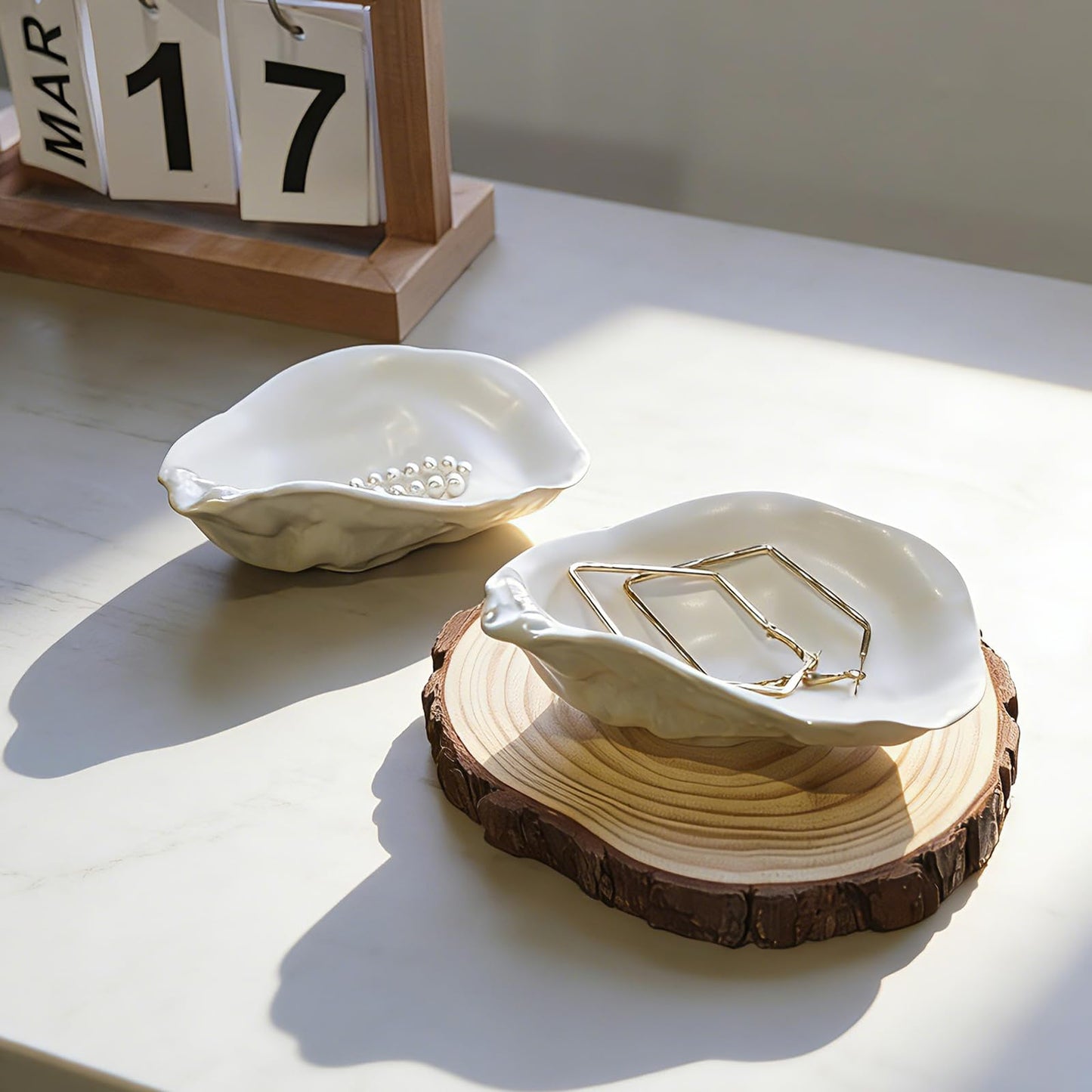 Cynkeyee Decorative Bowl Coastal Decor - Set of 2 Ceramic Ceramic Shell Small Key Bowl Candy Bowls for Entryway Table, Kitchen Counter Bookshelf Coffee Table Decor 6.5x5x3 Inch