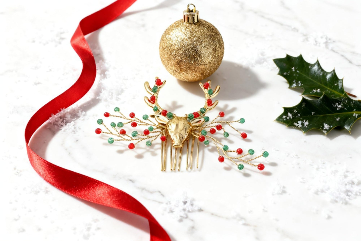 Reindeer Antler Hair Comb with Red Green Beads Gold Christmas Antler Side Comb for Women Cute Xmas Headpiece Red Bridal Accessories for Wedding Birthday Festive Party