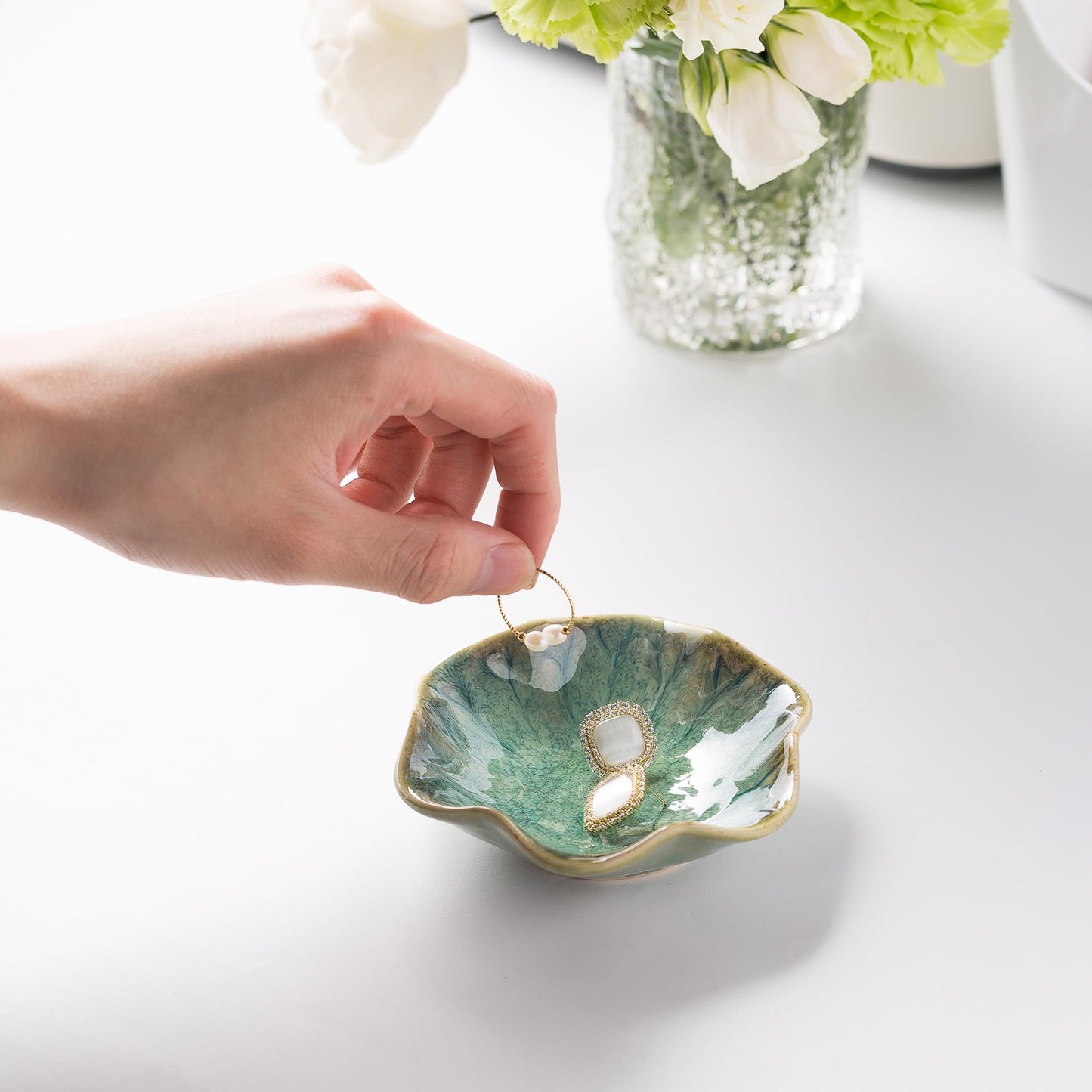 QNMUSUNC Ceramic Ring Dish, Jewelry Dish Holder, Small Trinket Tray Plate for Earrings Rings Necklaces Keys, for Mom Friend Sister, Retro Green