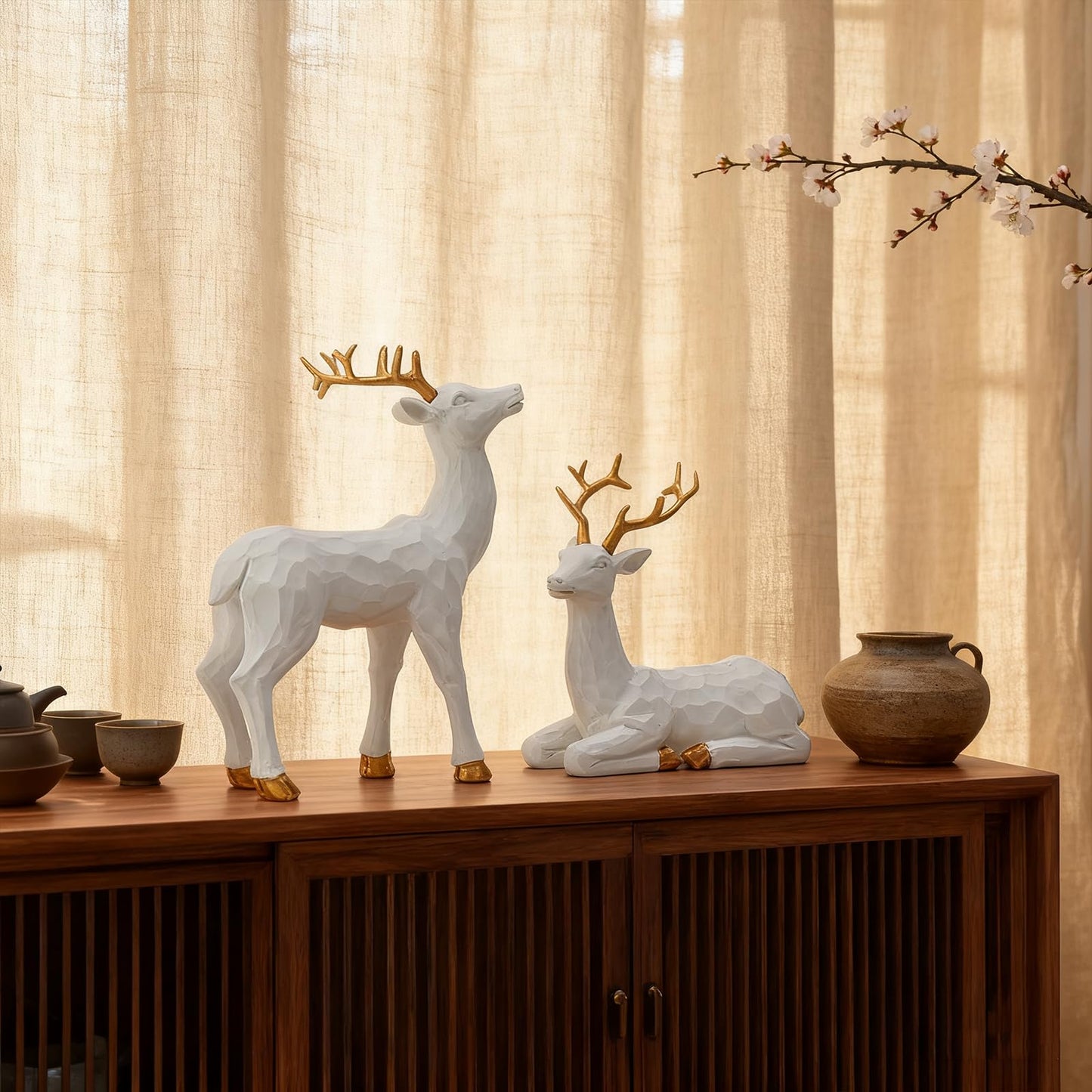 Simulated Deer Ornaments for Christmas Decoration, 2Pcs of Faceted Geometric Resin Deer Ornaments, Home Decoration, Christmas Ornaments (White)