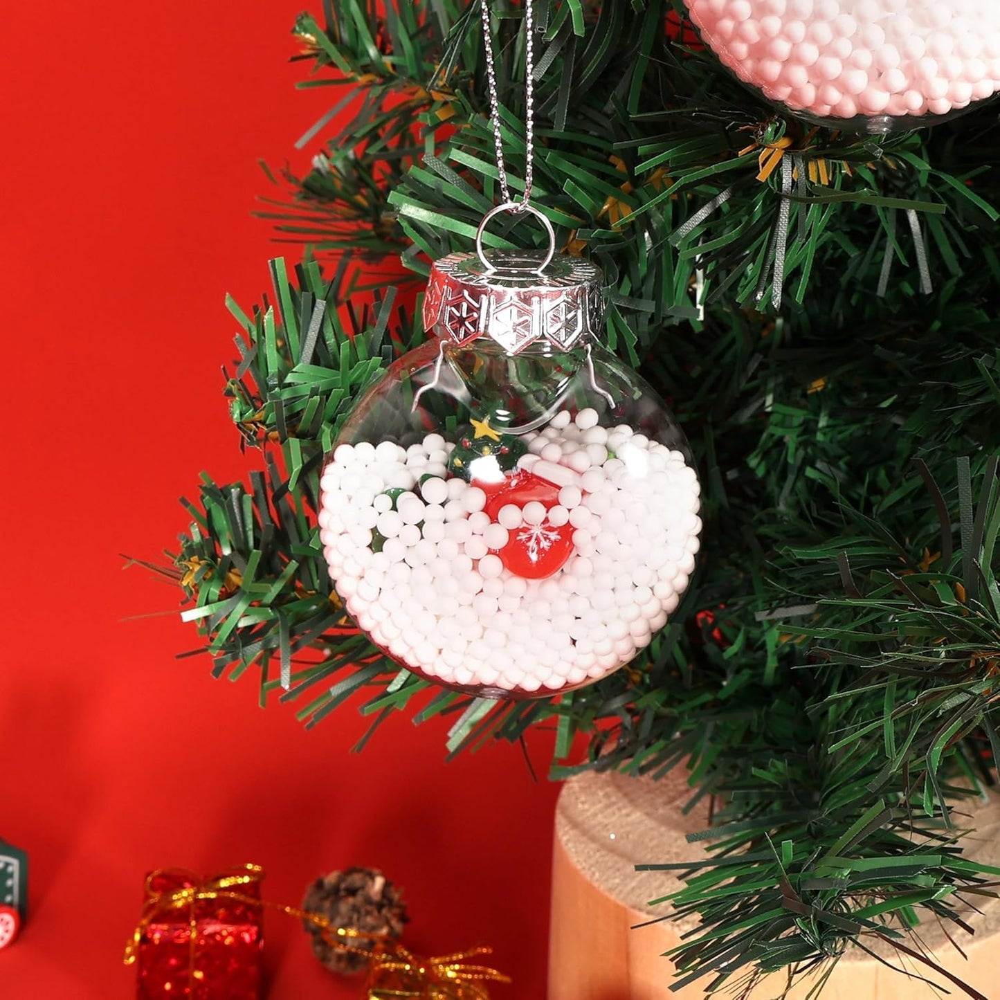 Auihiay 40 PCS Clear Christmas Balls, Fillable Christmas Ornaments, Flat Clear Plastic Ornaments for Christmas Tree Decorations, DIY Craft Projects and Home Wedding Decor (2.36inch/60mm)
