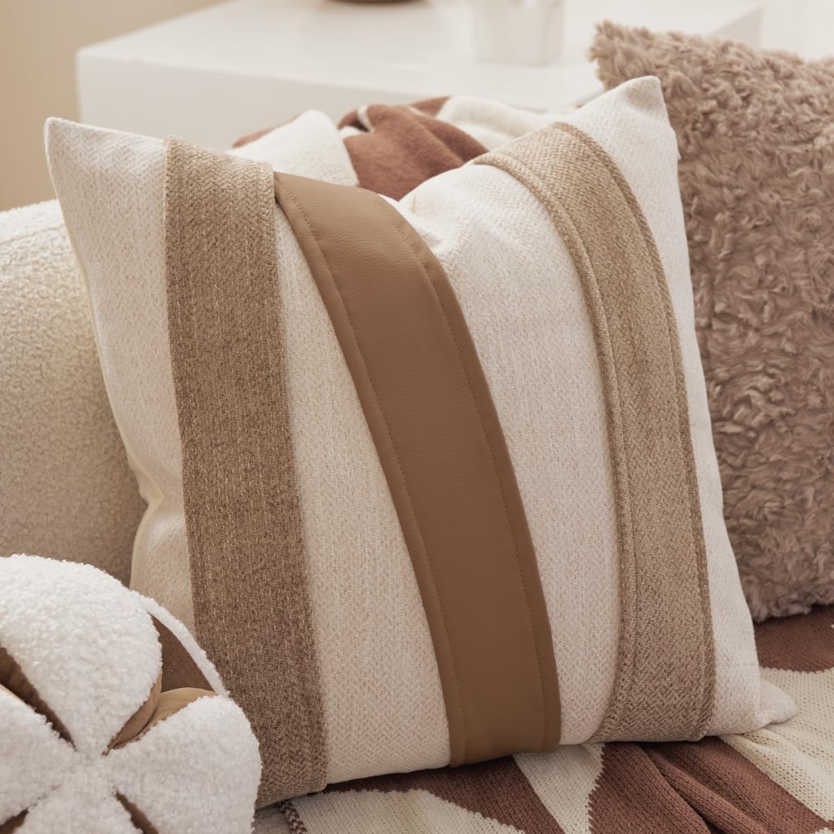 Avigers 18 x 18 Inch Patchwork Pillow Cover, Luxury Chenille Modern Throw Pillow Cover Decorative Pillow for Couch Living Room Bedroom Car