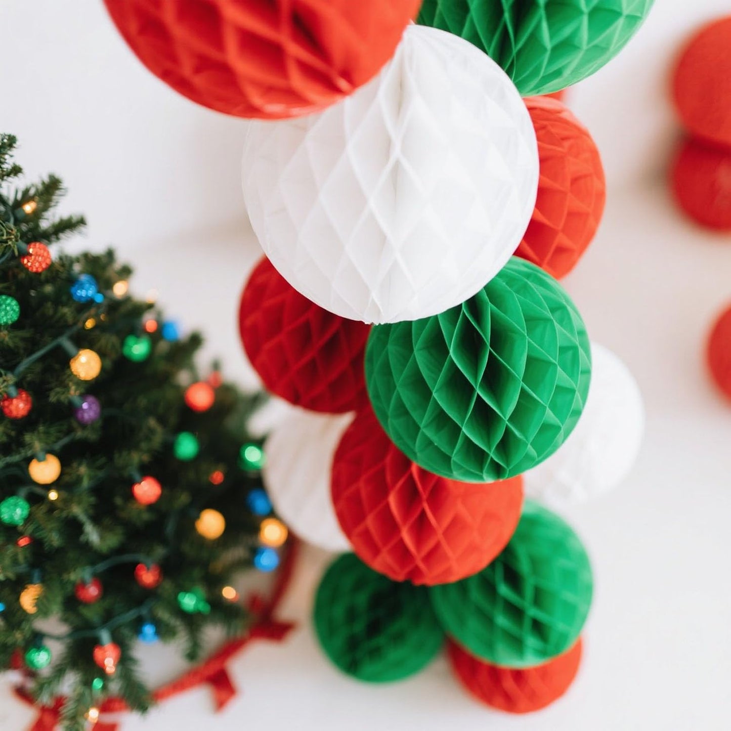 brzikwt 12 Pcs Red White and Green Paper Honeycomb Flower Balls for Christmas Party Ceiling Wall Hanging Tissue Pom Poms Decor (6 inch & 10 inch)