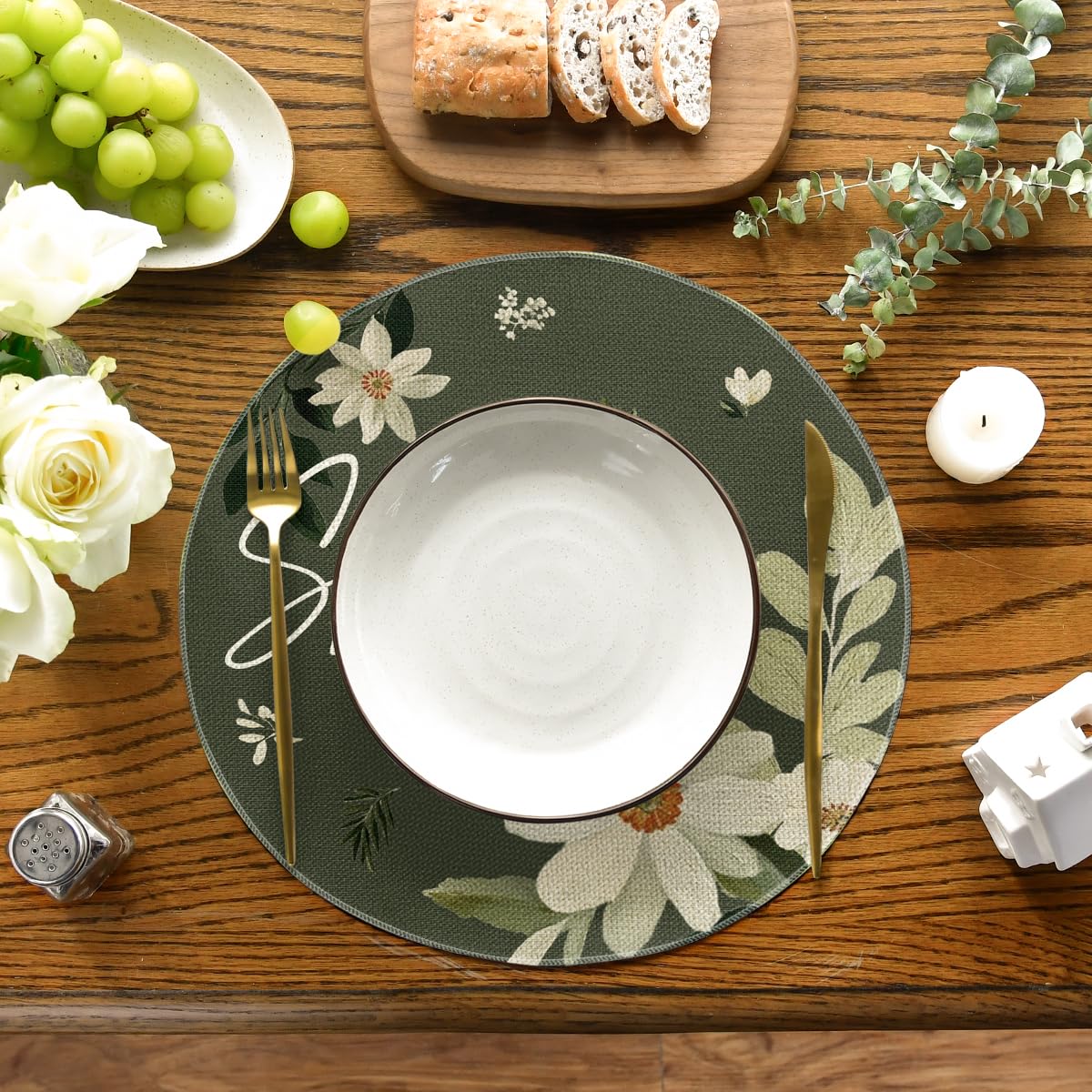 Artoid Mode Daisy Flowers Round Hello Spring Placemats Set of 4, 14 Inch Seasonal Summer Holiday Table Mats for Party Kitchen Dining Decoration
