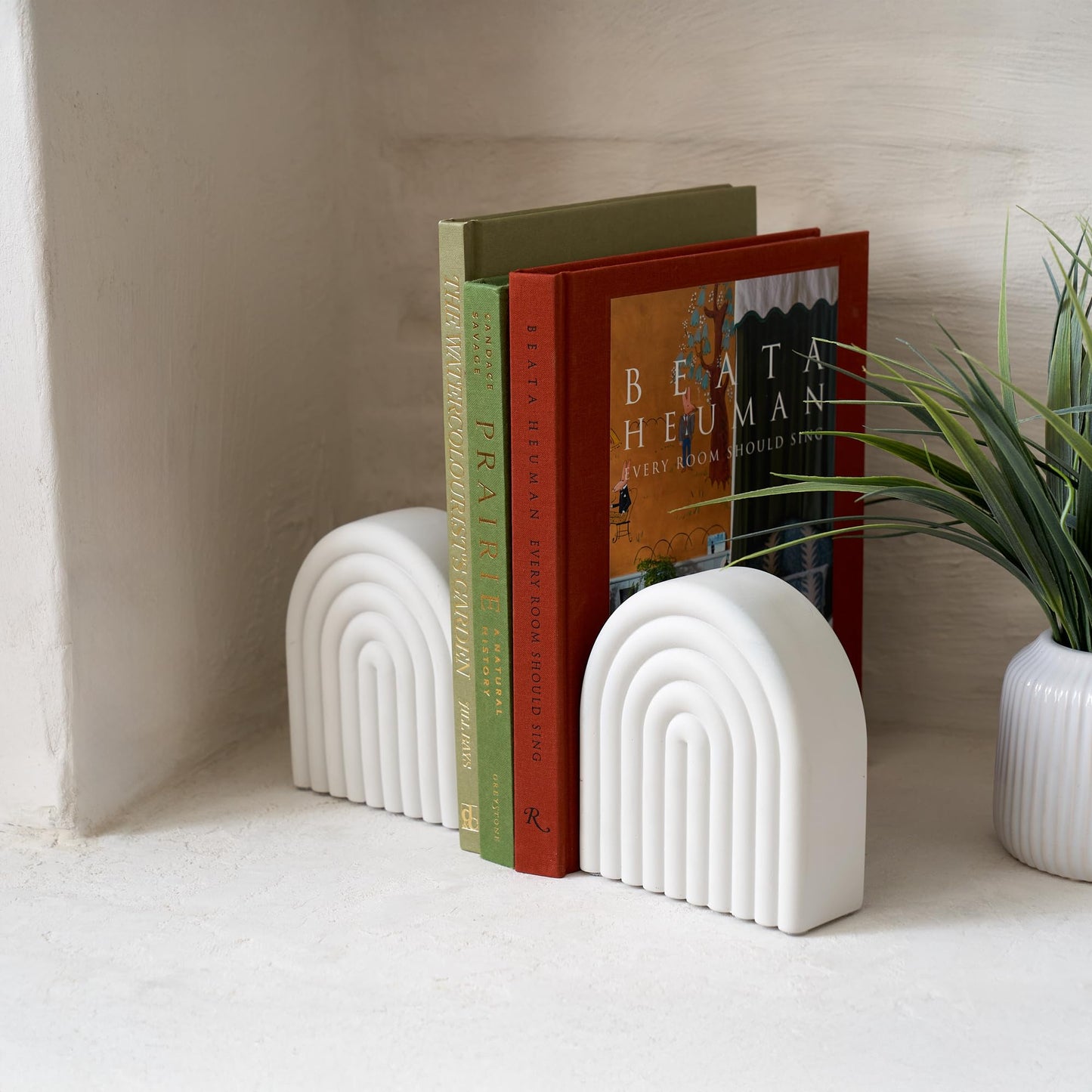 Decorative Concrete Bookends for Heavy Books – Stylish Set of 2, Ideal for Any Bookshelf – Aesthetic Book Holder/Stopper with Anti-Slip Pads for Chic Home, Office, or Library Decor
