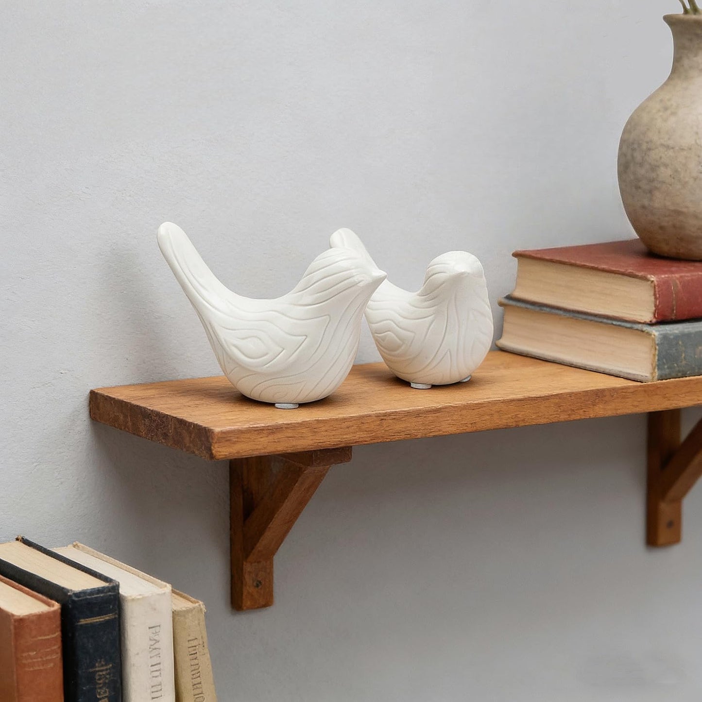 FANTESTICRYAN Set of 2 Small Ceramic Birds Statue, Home Decor Modern Style Animal Sculptures, Decorative Figurine Ornaments for Office Desktop, Bookshelf, Coffee Table, Bedroom, Living Room, Cabinets