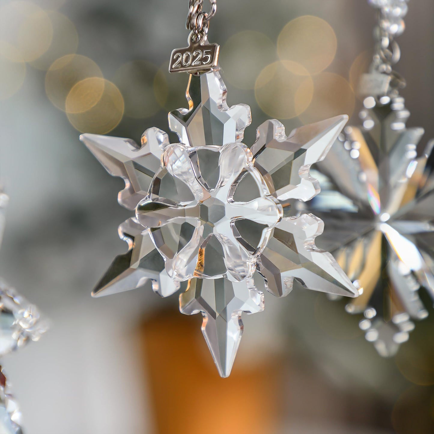LOULIQIGIFT 2025 Set of 4 Crystal Snowflake Ornament Glass Christmas Ornaments for Tree Hanging Miniature Star Home Decor with Ribbons