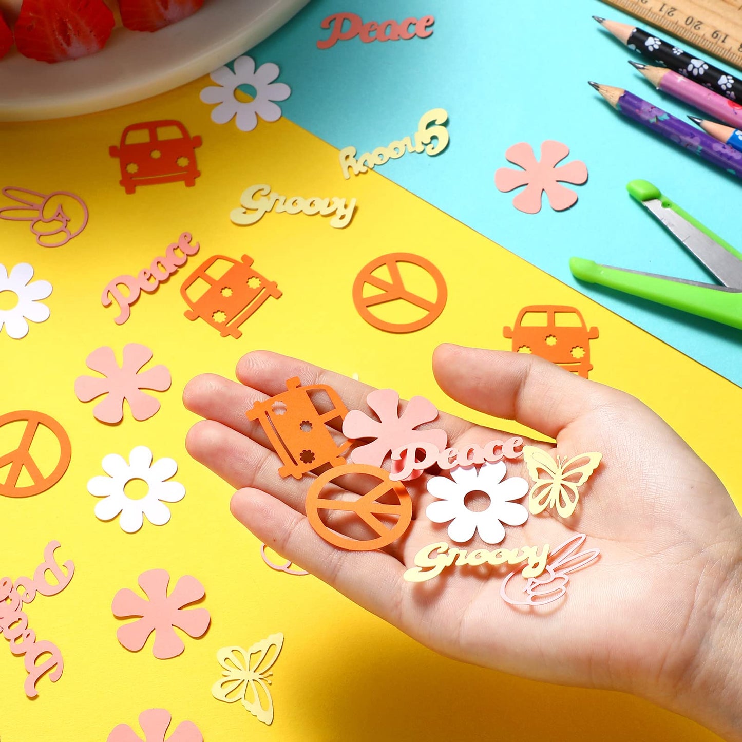 Capoda 300 Pieces Two Groovy Confetti Hippie Table Confetti Boho Groovy Party Decorations Retro Peace Daisy Flower Butterfly Paper Sign for Baby Shower Birthday Wedding 60s Hippie Party Decor Supplies