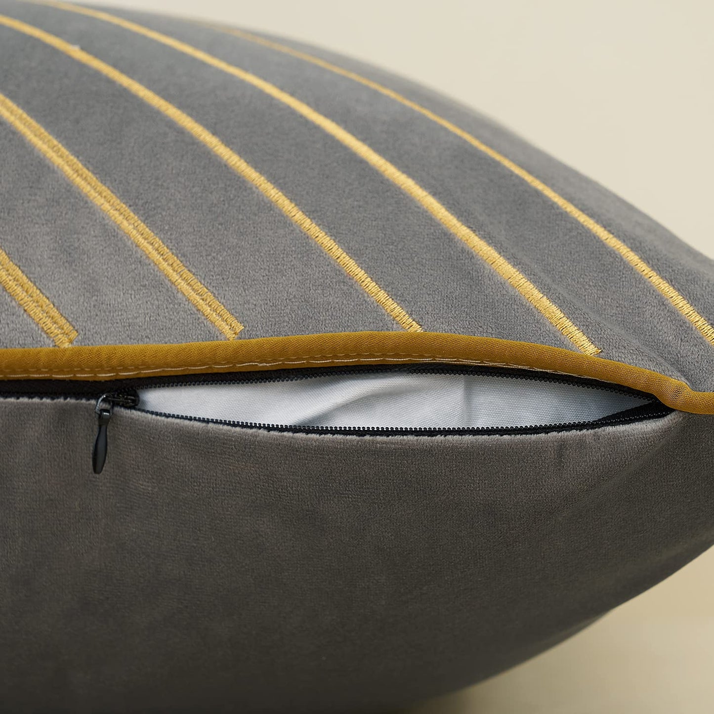Avigers 18 x 18 Inch Grey Gold Striped Geometric Lines Embroidery Velvet Cushion Case Luxury Modern Throw Pillow Cover Decorative Pillow for Couch Living Room Bedroom Car 45 x 45cm