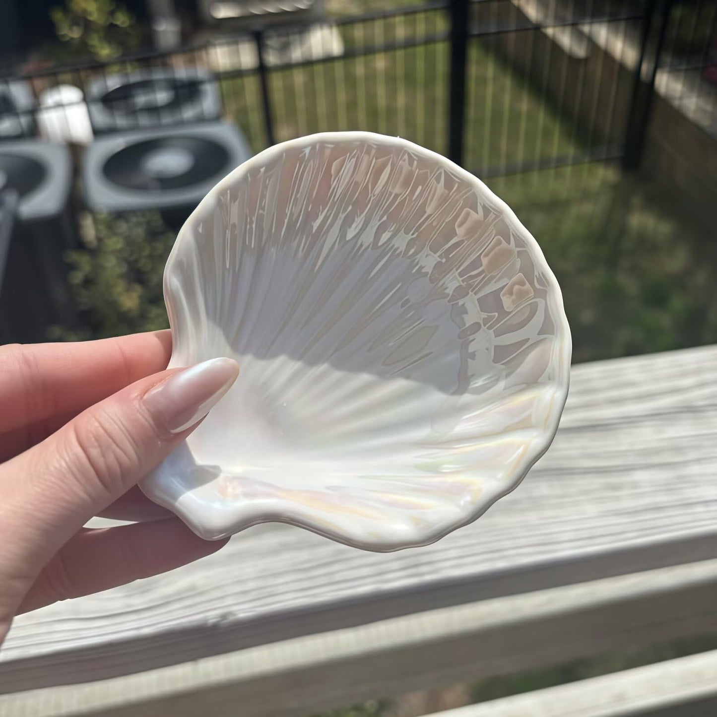 Koyzsen 3.9" Shell-Shaped Ceramic Ring Dish - White Iridescent Surface Jewelry Tray, Decorative Trinket Organizer for Rings, Earrings, Necklaces & Keys - Ideal for Mom, Friend, Sister