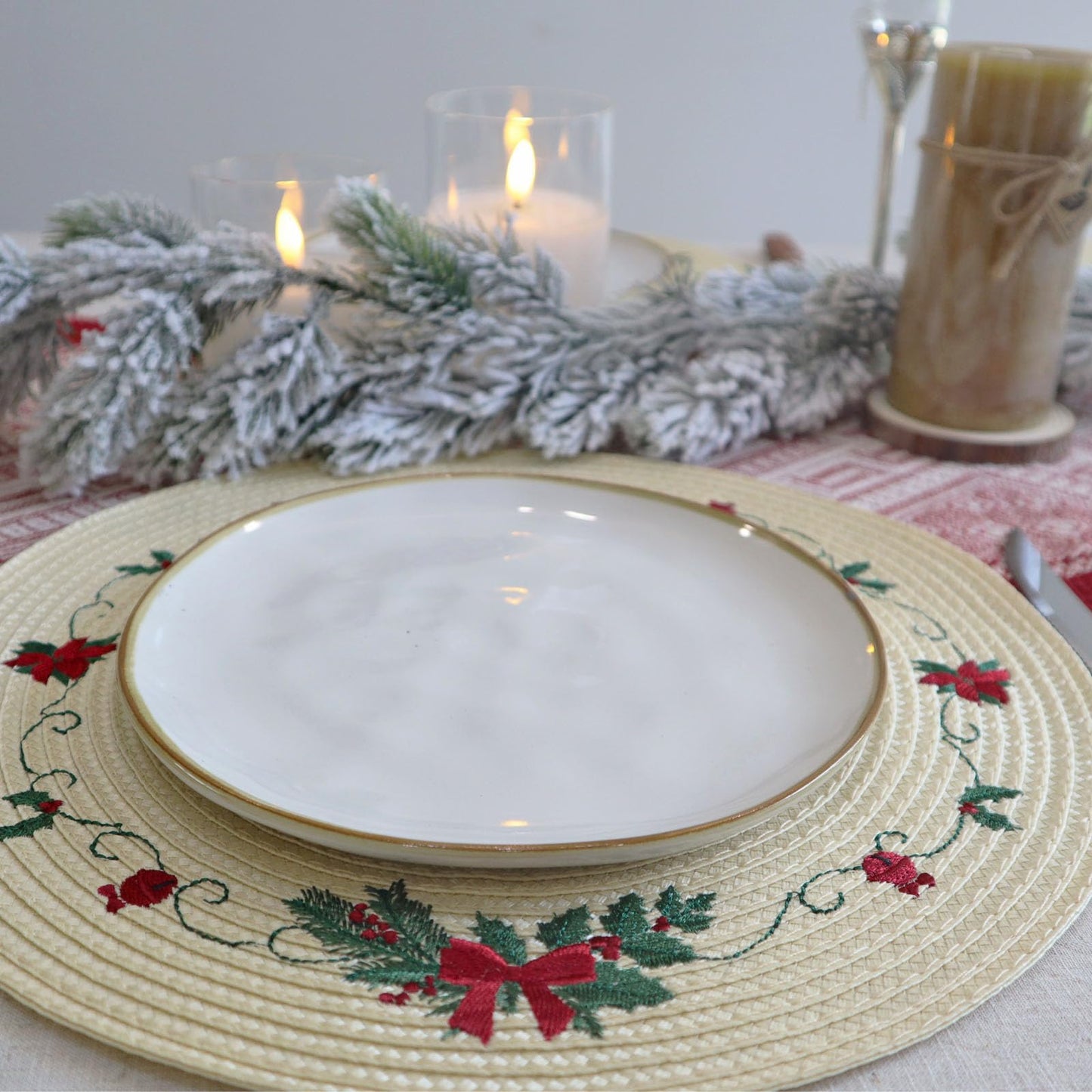 LaneVines Christmas Placemats Set of 4 Round Placemats, Embroidered Holiday Table Placemats Christmas Decorations for Kitchen Dining Table Mats Table Decorations