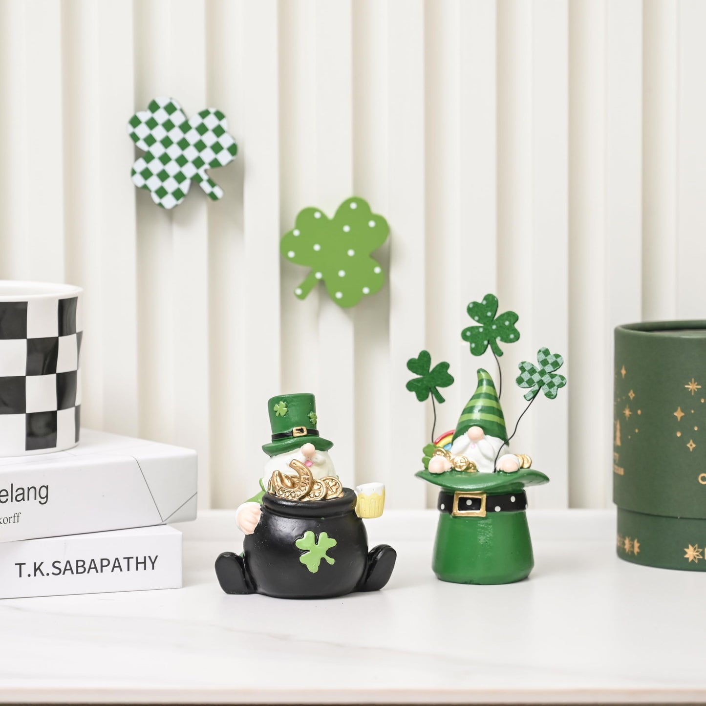 AOMOONOA St. Patrick’s Day Gnomes, 2Pcs Small Leprechaun Figurines for Irish Home Decor, Resin Green Elf Statues with Coins and Lucky Clover for Holiday Tabletop, Tiered Tray Decorations