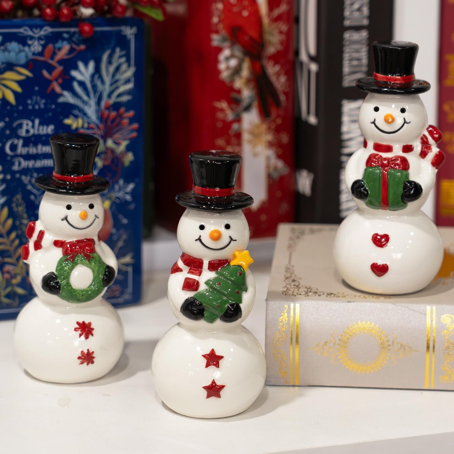 NEROSUN Christmas Snowman Figurines, Set of 3 Ceramic Cute Snowman Ornaments Christmas Decorations, Winter Table Centerpiece for Indoor Cabinet Mantel Fireplace Holiday Xmas Decor