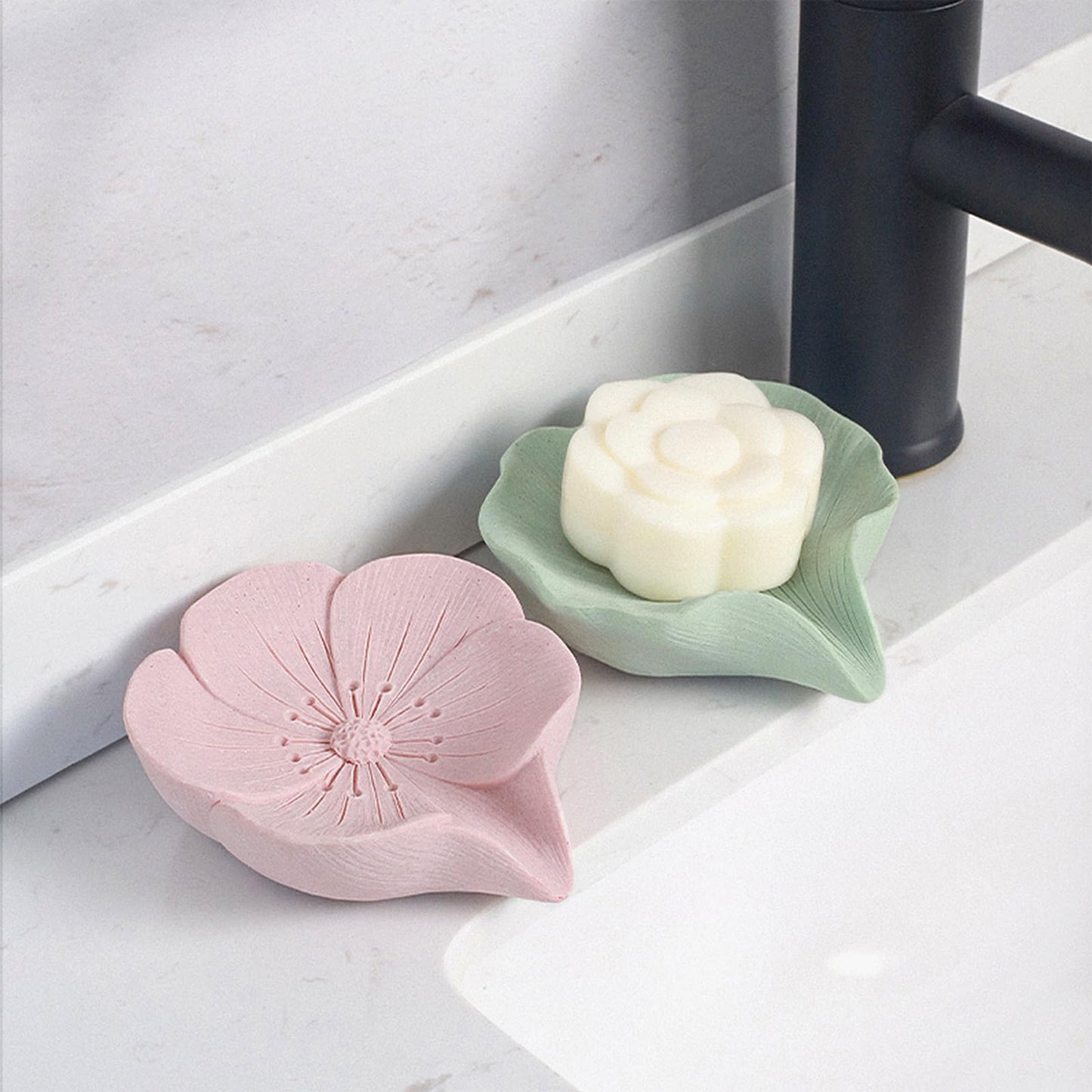 HINUGO Soap Dish Soap Holder Self-Draining Soap Dish, Resin Bar Soap Holder, Plum Blossom Shape Soap Tray Soap Saver for Bathroom,Kitchen,Sink,Bathtub,Easy Cleaning and Keep Dry