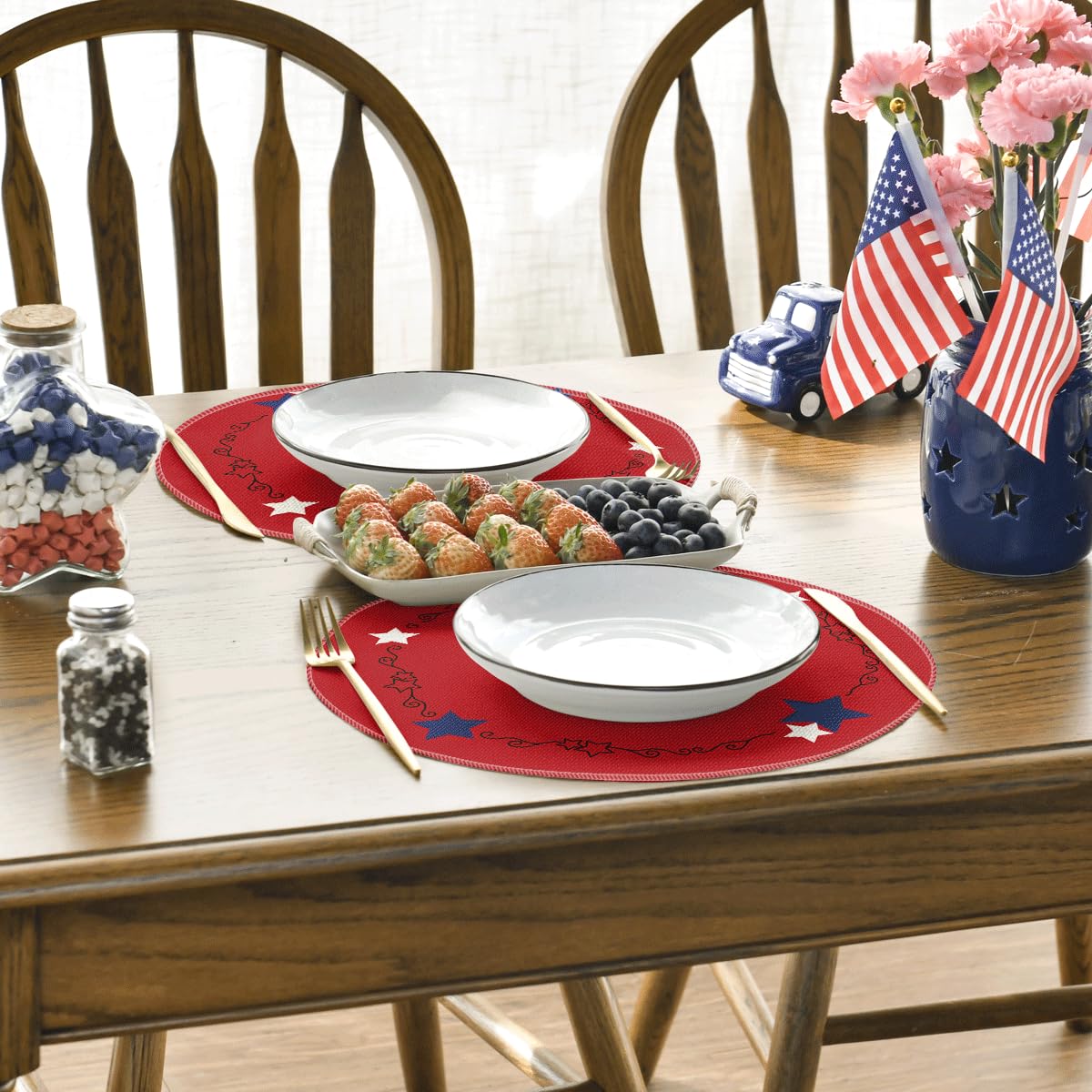 Artoid Mode Red Stars Border 4th of July Round Placemats Set of 4,14 Inch Memorial Day Table Mats for Party Kitchen Dining Decoration