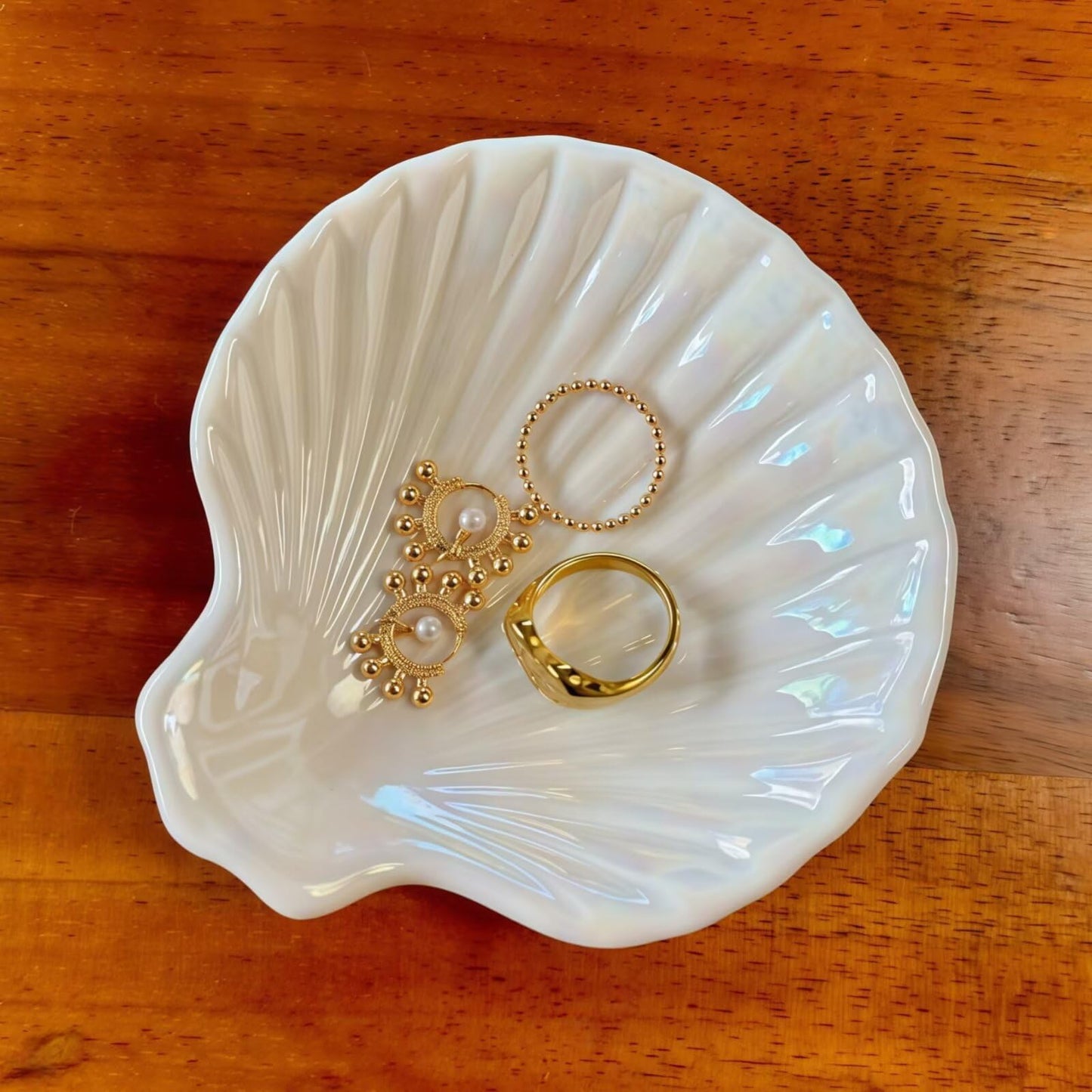 Koyzsen 3.9" Shell-Shaped Ceramic Ring Dish - White Iridescent Surface Jewelry Tray, Decorative Trinket Organizer for Rings, Earrings, Necklaces & Keys - Ideal for Mom, Friend, Sister