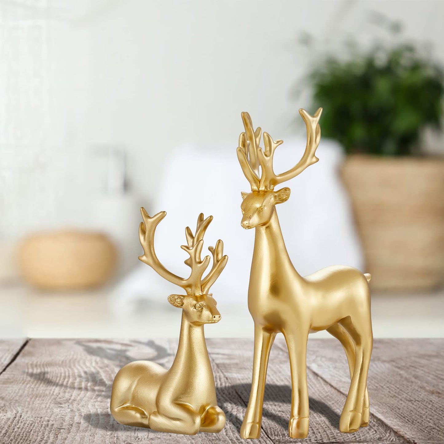 Christmas Decorative Gift 2PCS Deer Sculpture 3D Geometric Deer Ornaments Used to Set Off The Festive Atmosphere Fireplace Dining Table Living Room Decoration (Gold Smooth)