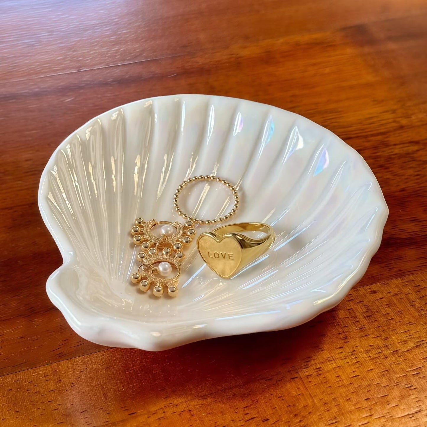 Koyzsen 3.9" Shell-Shaped Ceramic Ring Dish - White Iridescent Surface Jewelry Tray, Decorative Trinket Organizer for Rings, Earrings, Necklaces & Keys - Ideal for Mom, Friend, Sister