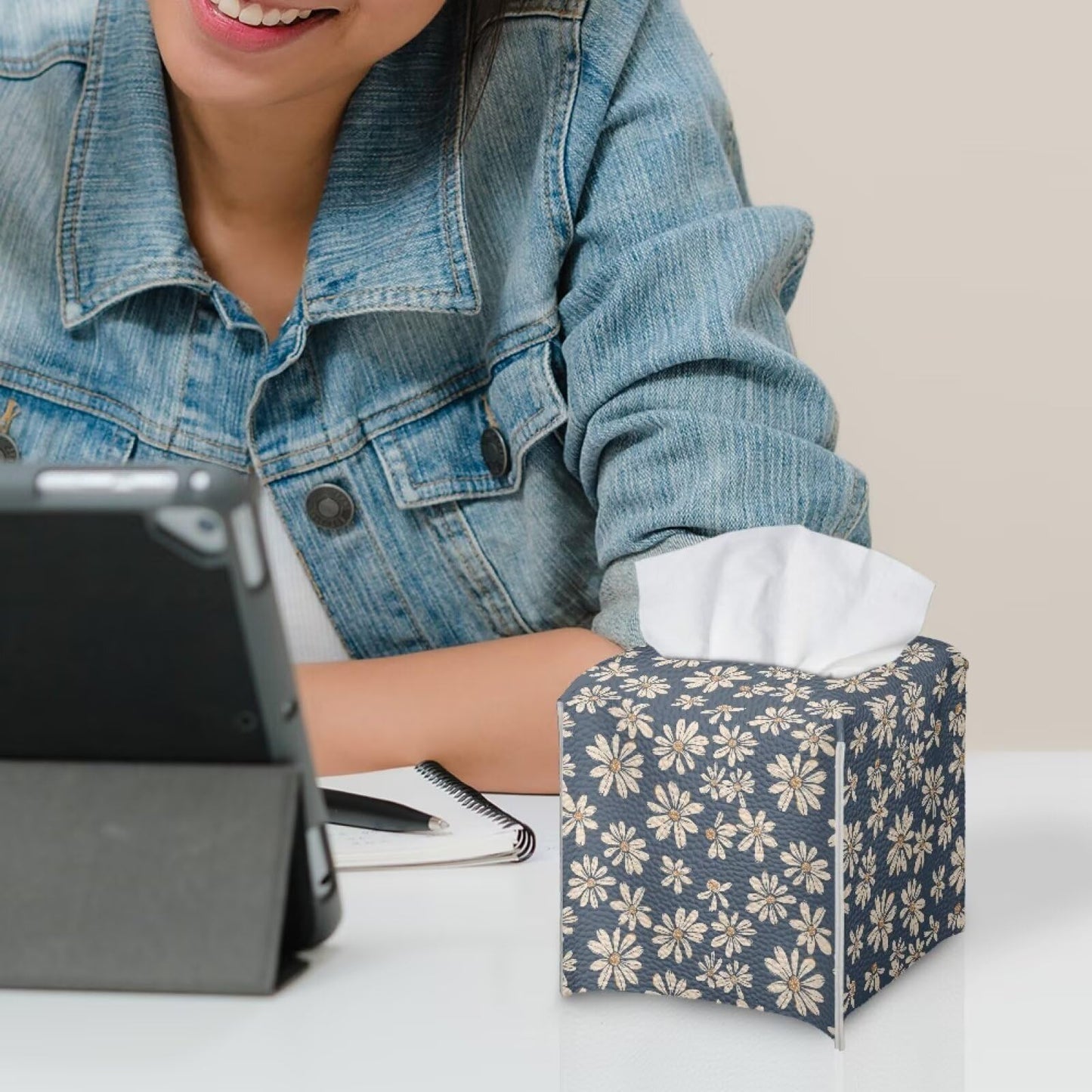 Jnoscergon Decorative Tissue Box Cover Daisy Printed Tissue Box Holder Waterproof Stain-Resistant Furniture Decor