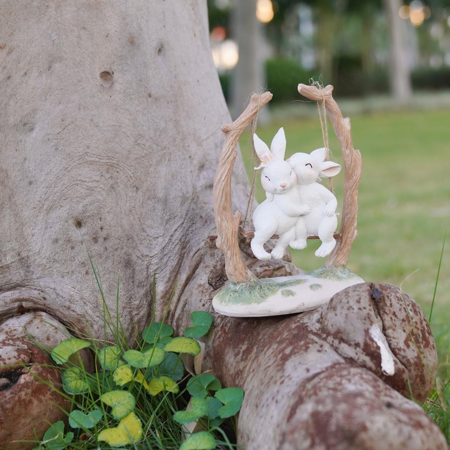 LC LCdecohome Easter Bunny Décor Outdoor Statues - Rabbit Décor Garden Decorations Easter Rabbit Figurine Couple Bunny Figurines Home Resin Rabbit Play on a Swing on The Tree 5L*2.5W*6.5H