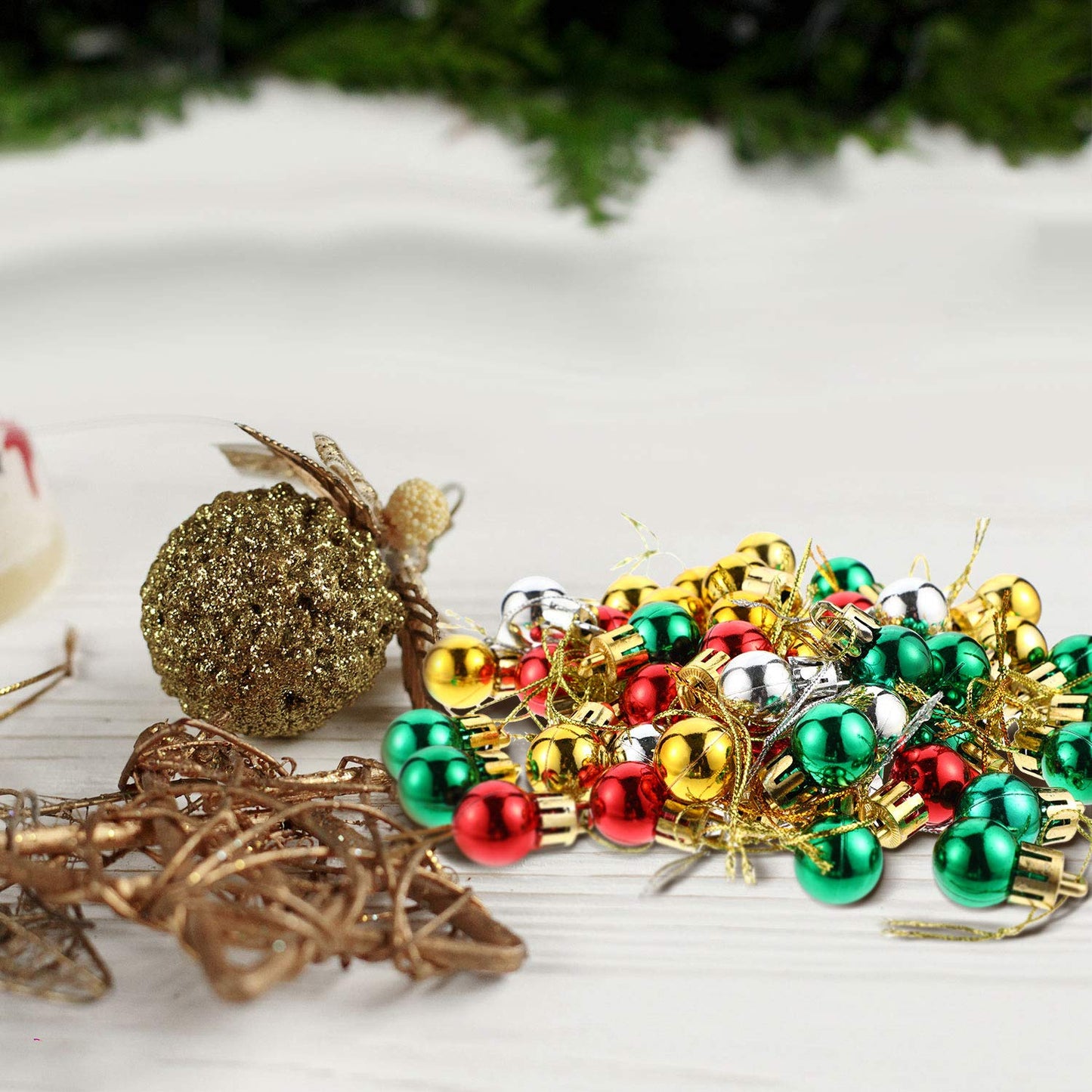 Boao 96 Pcs Christmas Mini Balls Ornaments Miniature Xmas Tree Ornaments Multicolour Shiny Small Hanging Decorations for Christmas Holiday Party Decor(0.79 Inch,Red, Gold, Silver, Green Balls)