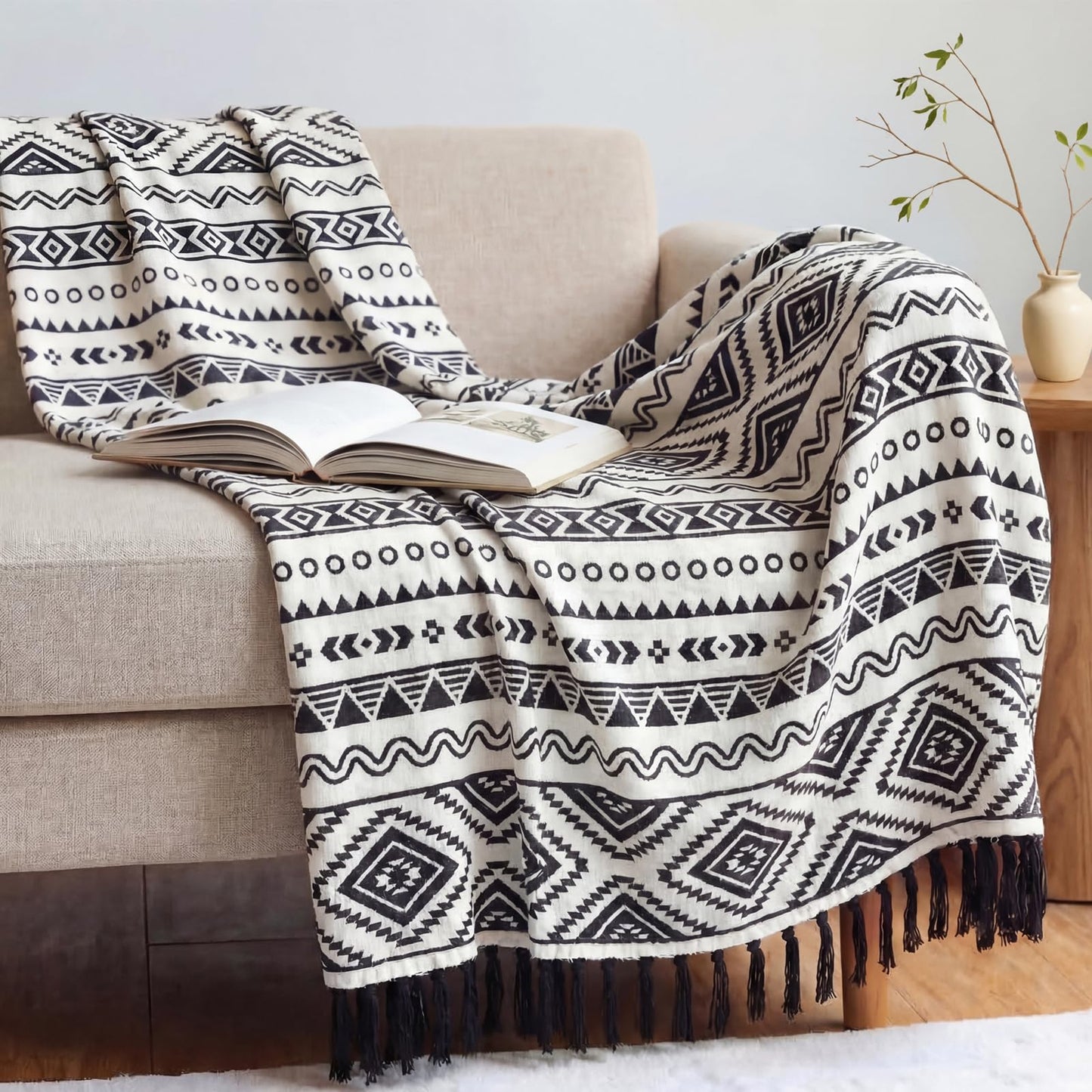 CASAAGUSTO Boho Throw Blanket for Couch - Farmhouse Throw Blanket with Tassel, Western Aztec Blanket, Printed Flannel Bohemian Blanket,Gifts for Women(50x60 Inches, Black and White)