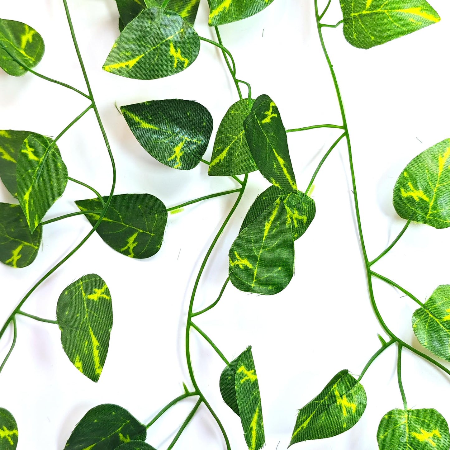 Jangmont Fake Vines for Room Decoration Artificial Ivy Garland Hanging Vines Faux Vines Decor for Wall Bedroom Outdoors Garden Wedding Office Patio (Pothos-Lesves, 12PCS 84FT)