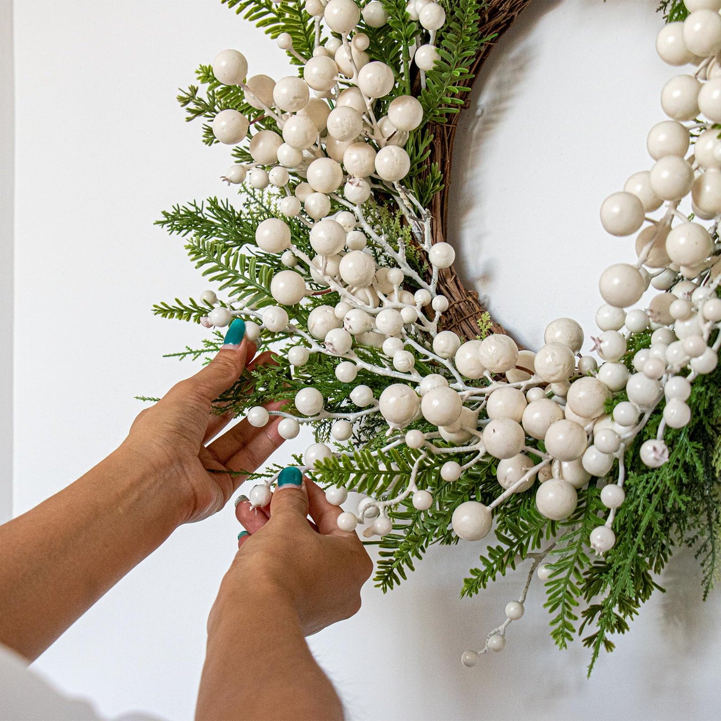 FloralElegance Artificial Winter Wreath 20 Inch White Berry Wreath Winter Wreaths for Front Door with Holly Berries for Xmas Winter Holidays
