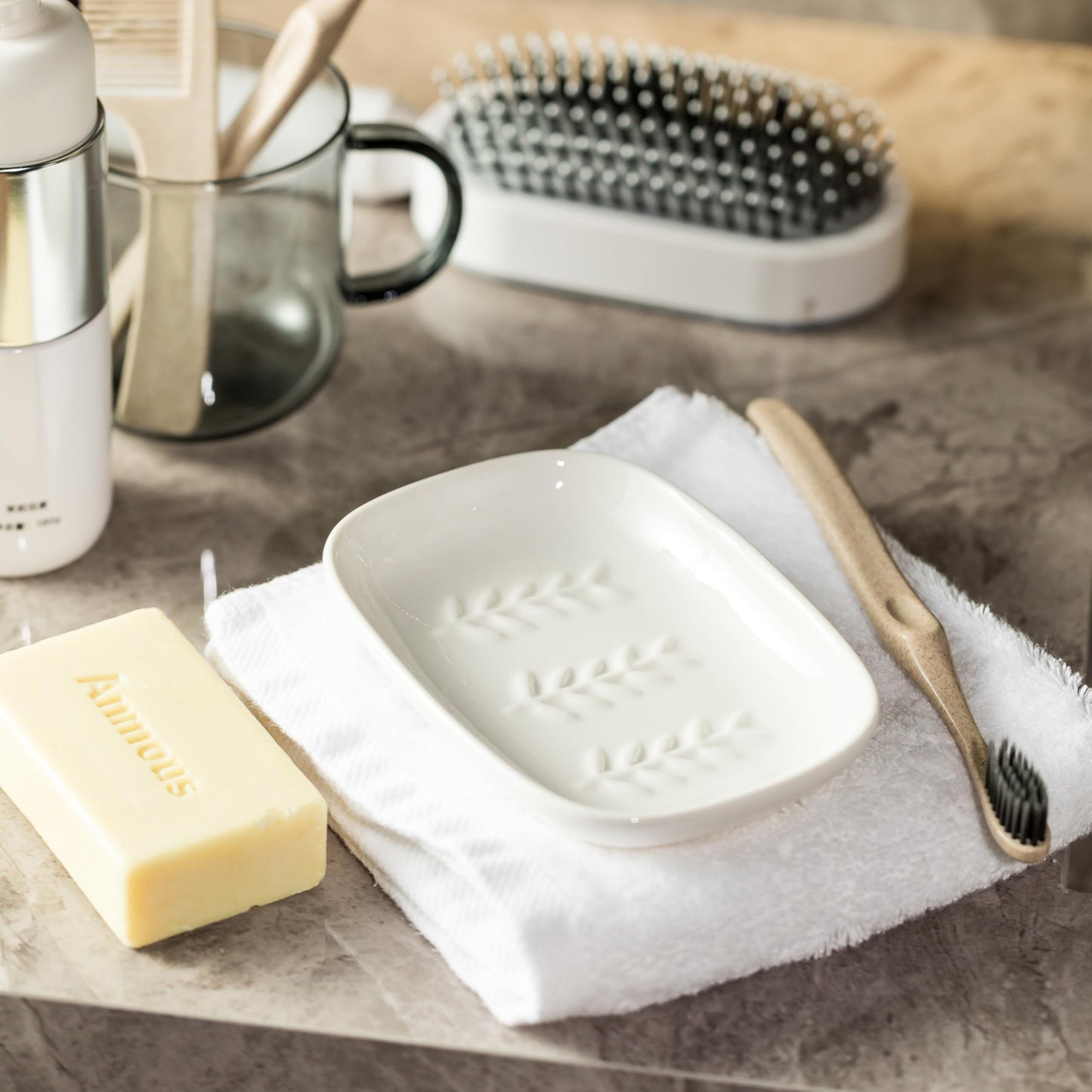 Miamolo Soap Dish Soap Holder Shower, Ceramic Soap Dishes for Bar Soap Sponge, Shower Soap Dish Soap Saver Tray for Bathroom Kitchen Sink, Easy to Clean, White